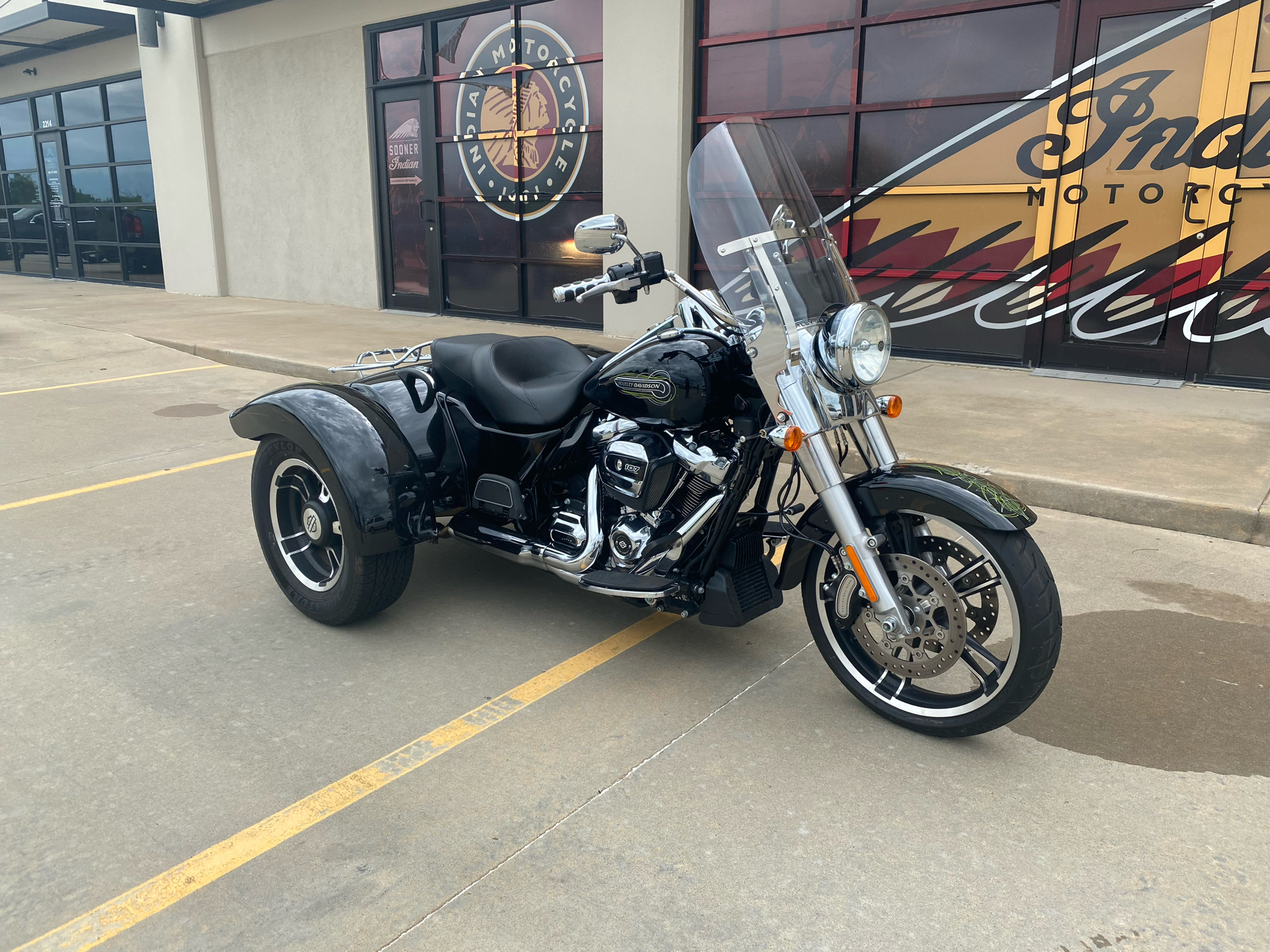 2017 Harley-Davidson Freewheeler in Norman, Oklahoma - Photo 2