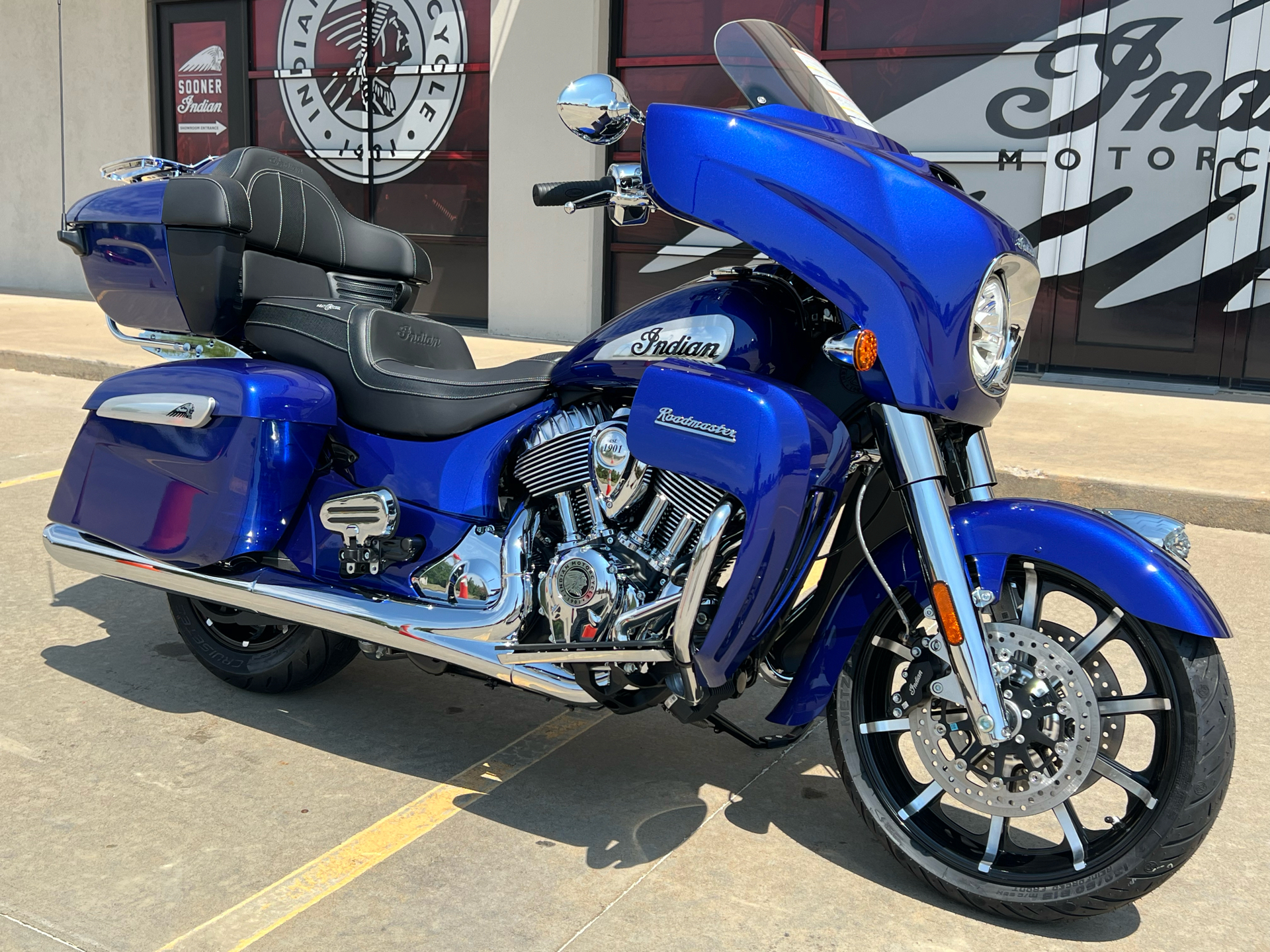 2024 Indian Motorcycle Roadmaster® Limited in Norman, Oklahoma - Photo 2