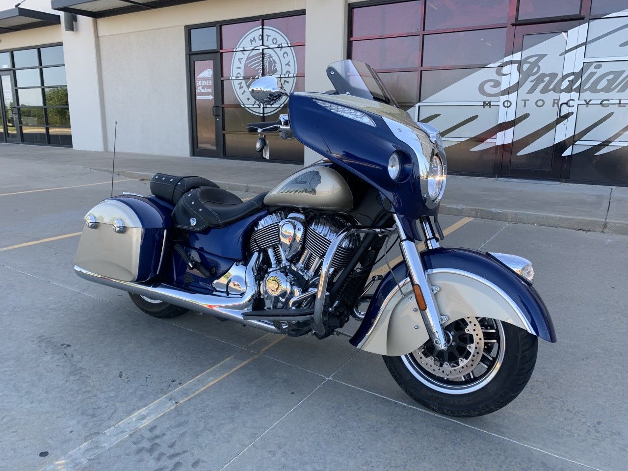 2019 Indian Chieftain® Classic ABS in Norman, Oklahoma - Photo 2