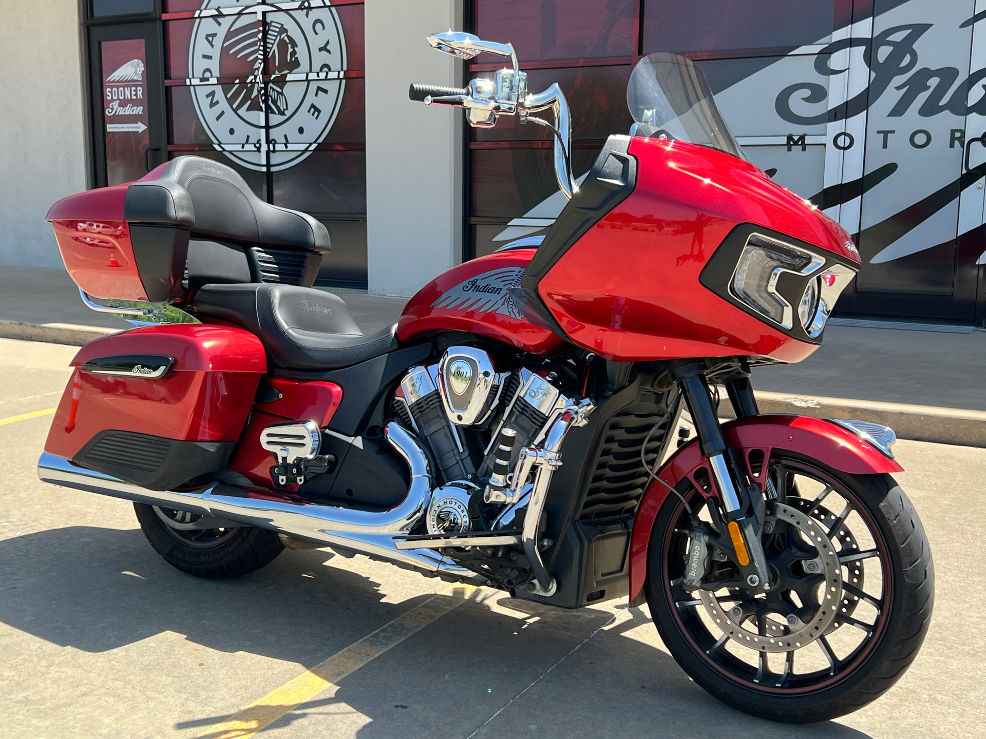 2020 Indian Motorcycle Challenger® Limited in Norman, Oklahoma - Photo 2