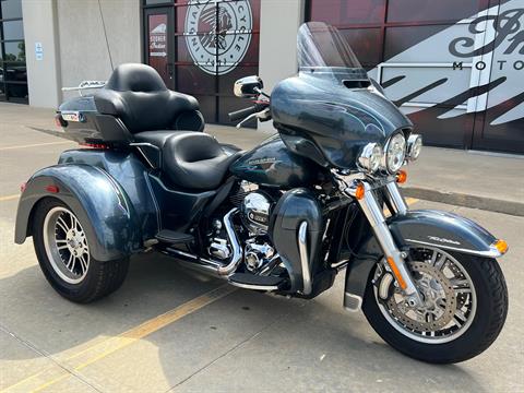 2015 Harley-Davidson Tri Glide® Ultra in Norman, Oklahoma - Photo 2
