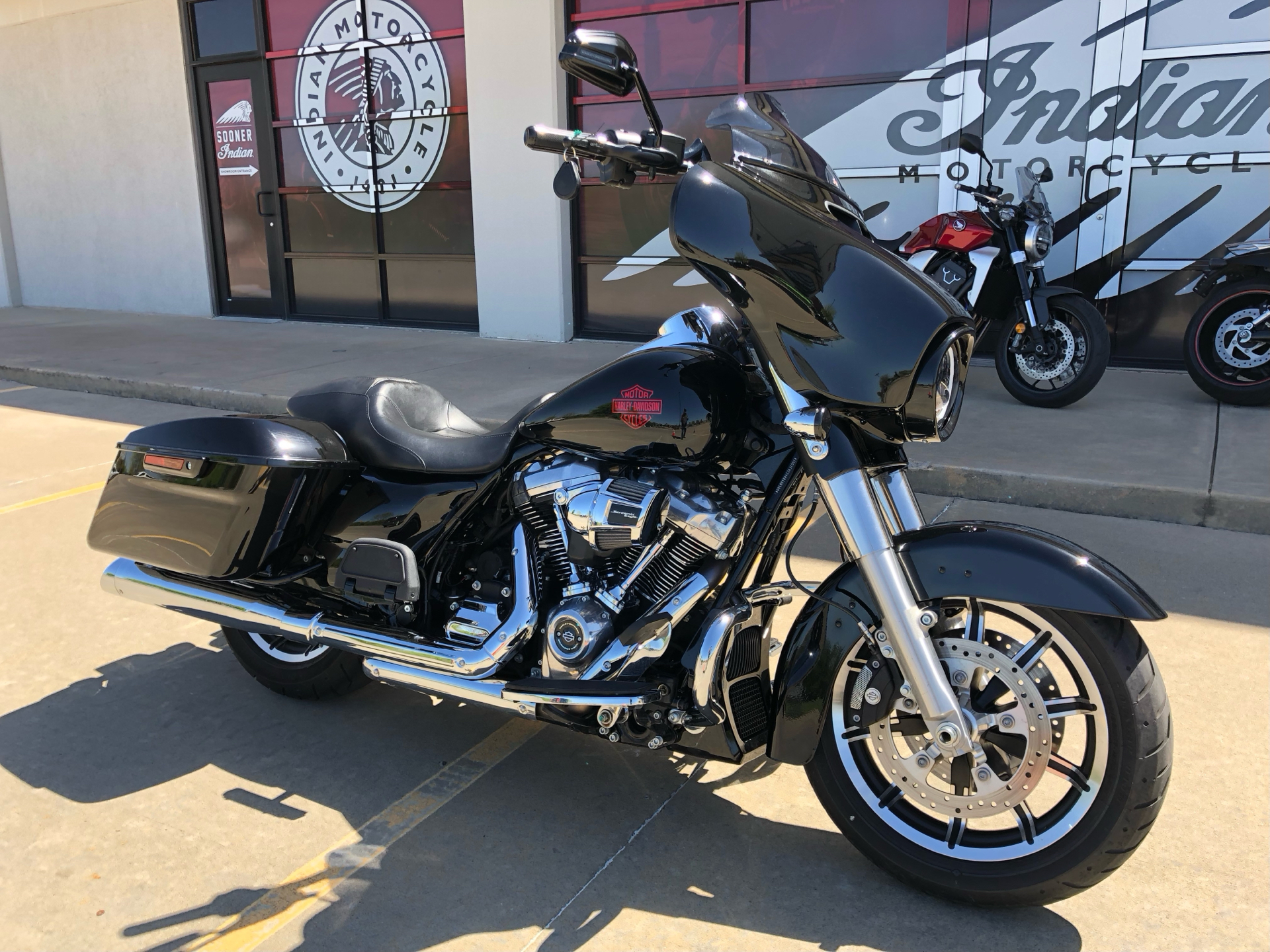 2019 Harley-Davidson Electra Glide® Standard in Norman, Oklahoma - Photo 2