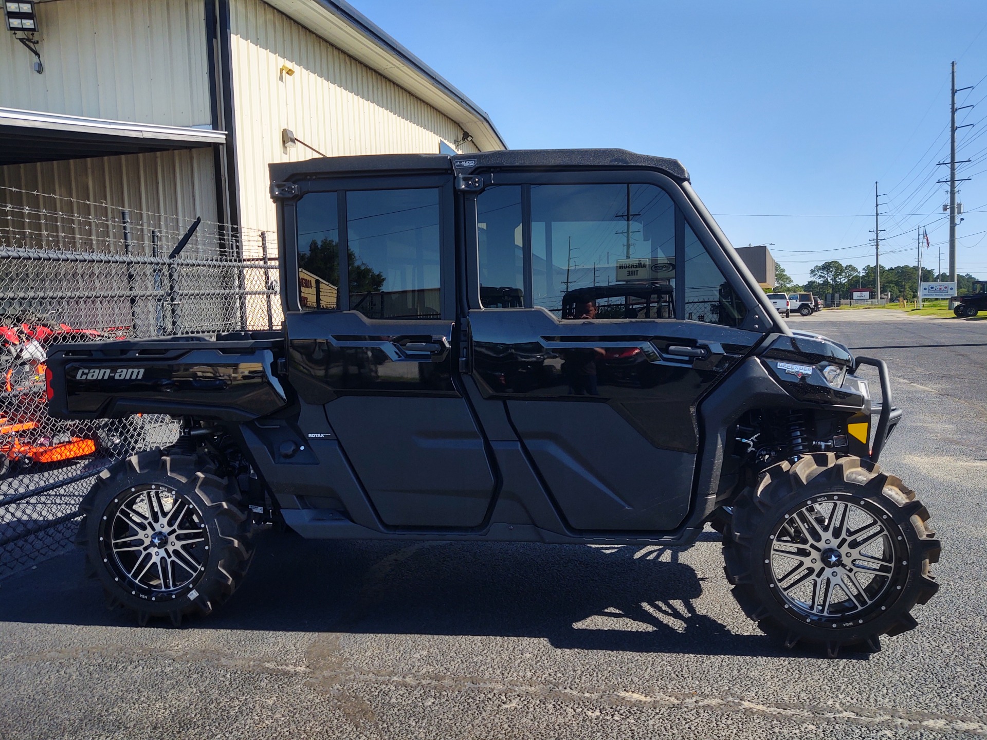 2024 Can-Am Defender MAX Lone Star CAB in Douglas, Georgia - Photo 4