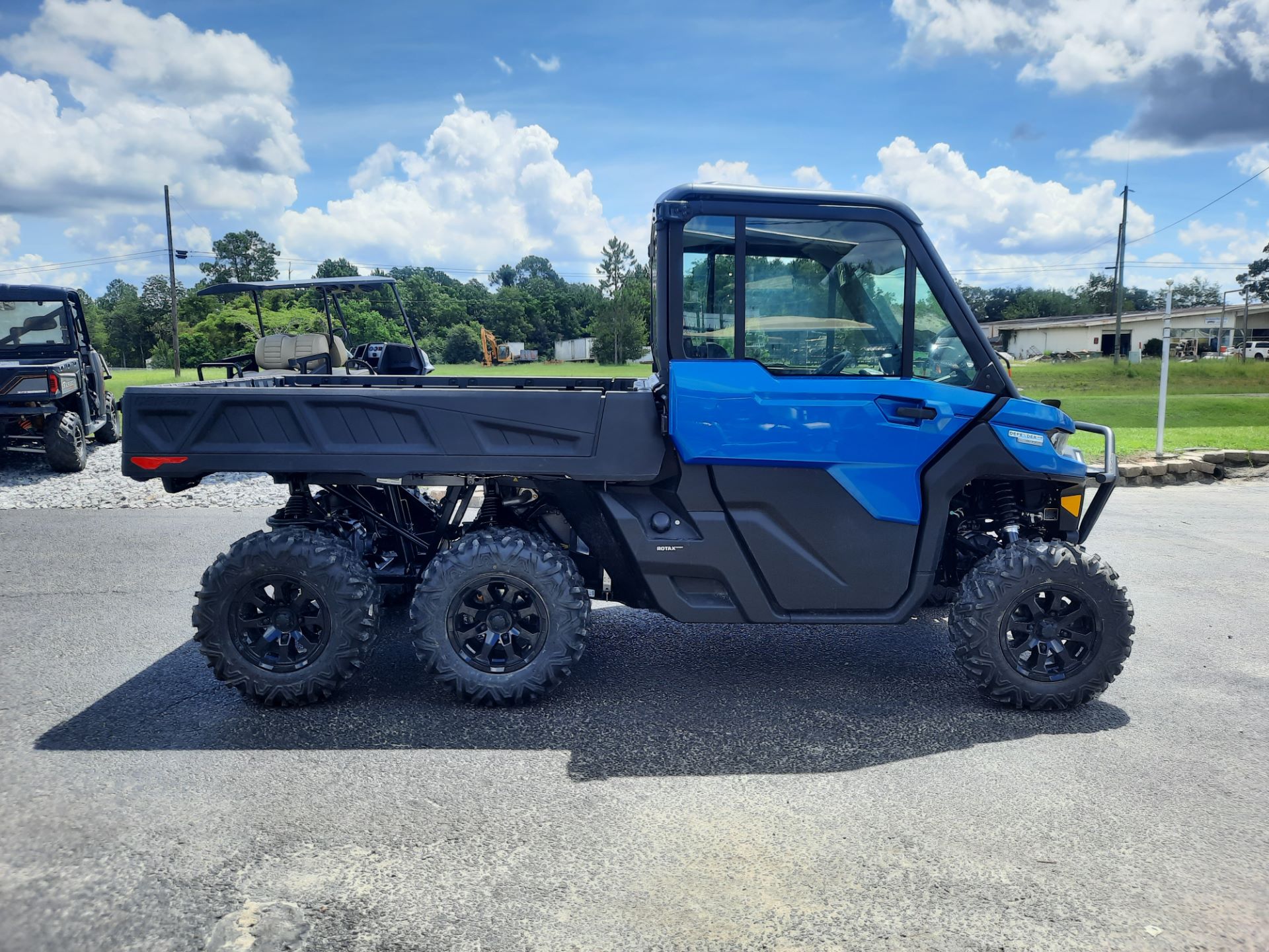 2022 Can-Am Defender 6x6 CAB Limited in Douglas, Georgia - Photo 5