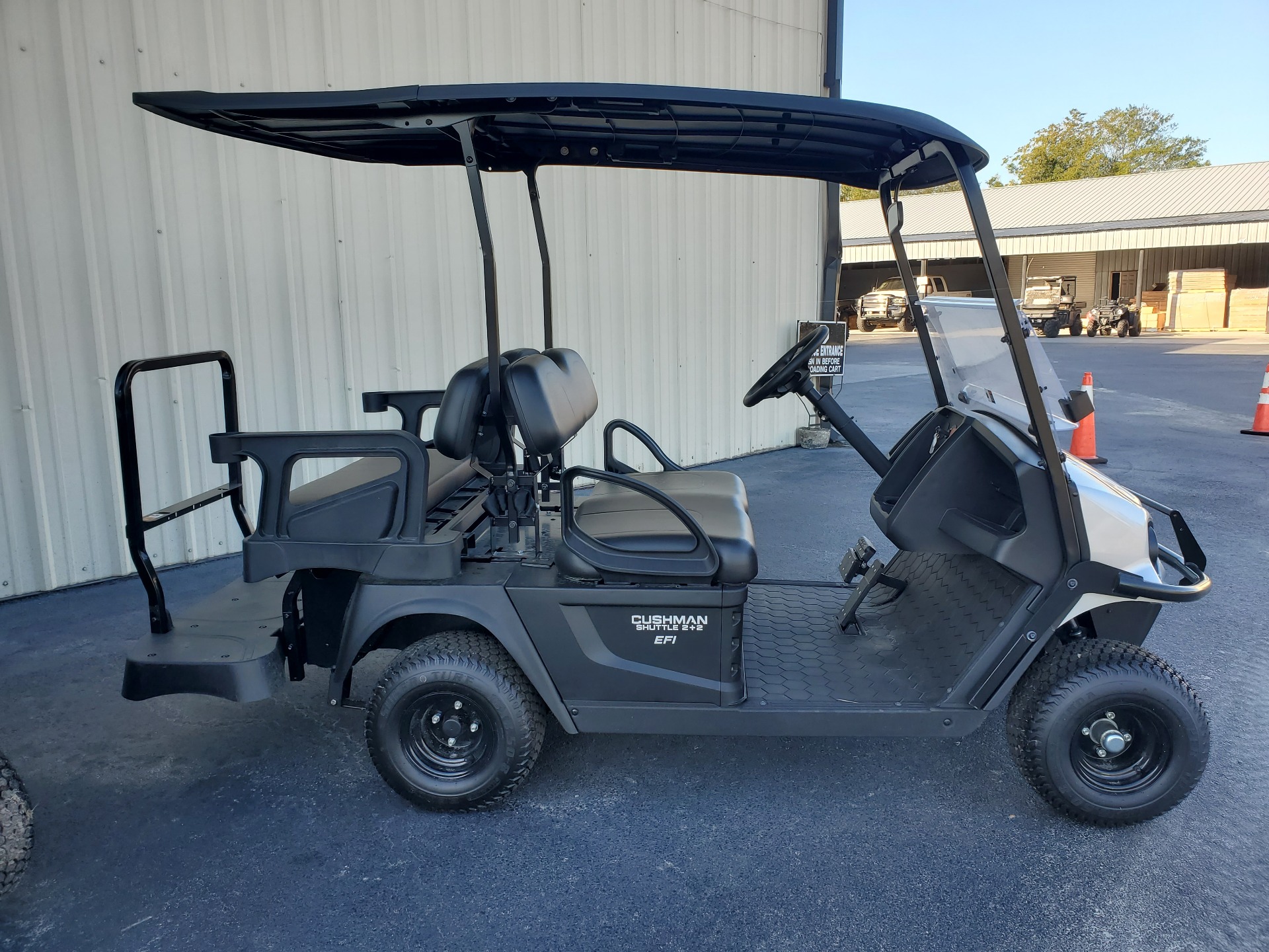 2023 Cushman Shuttle 2+2 EFI Gas in Douglas, Georgia - Photo 5