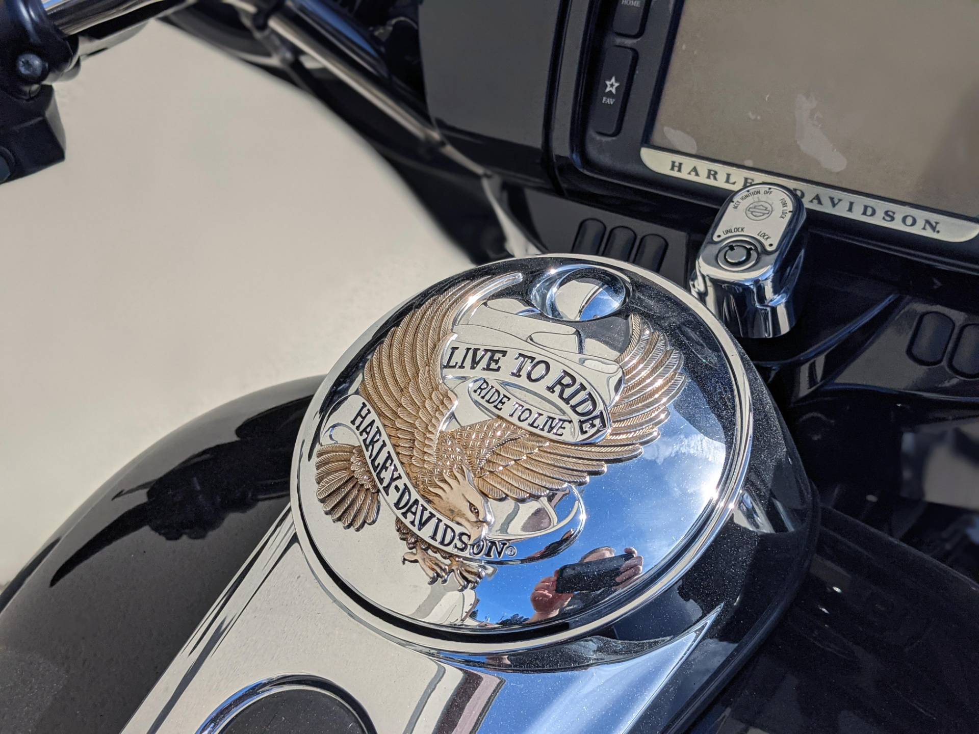 2015 Harley-Davidson Street Glide® Special in San Jose, California - Photo 4