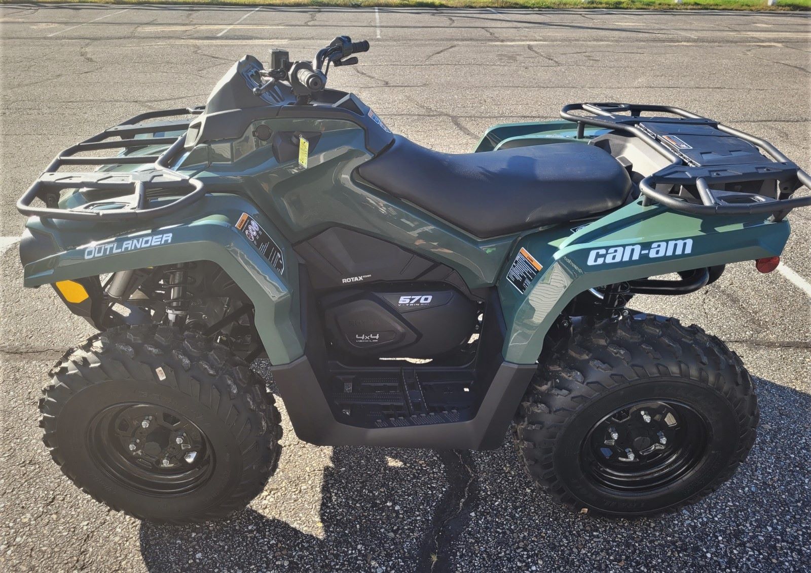 2022 Can-Am Outlander 570 in Barrington, New Hampshire - Photo 2