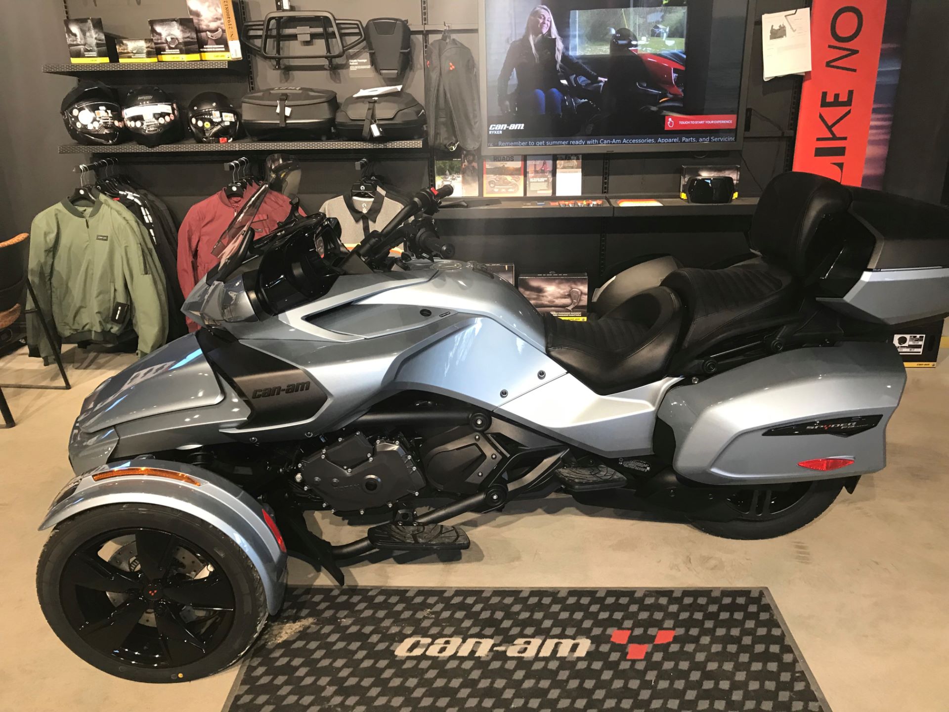 2022 Can-Am Spyder F3 Limited in Barrington, New Hampshire - Photo 1