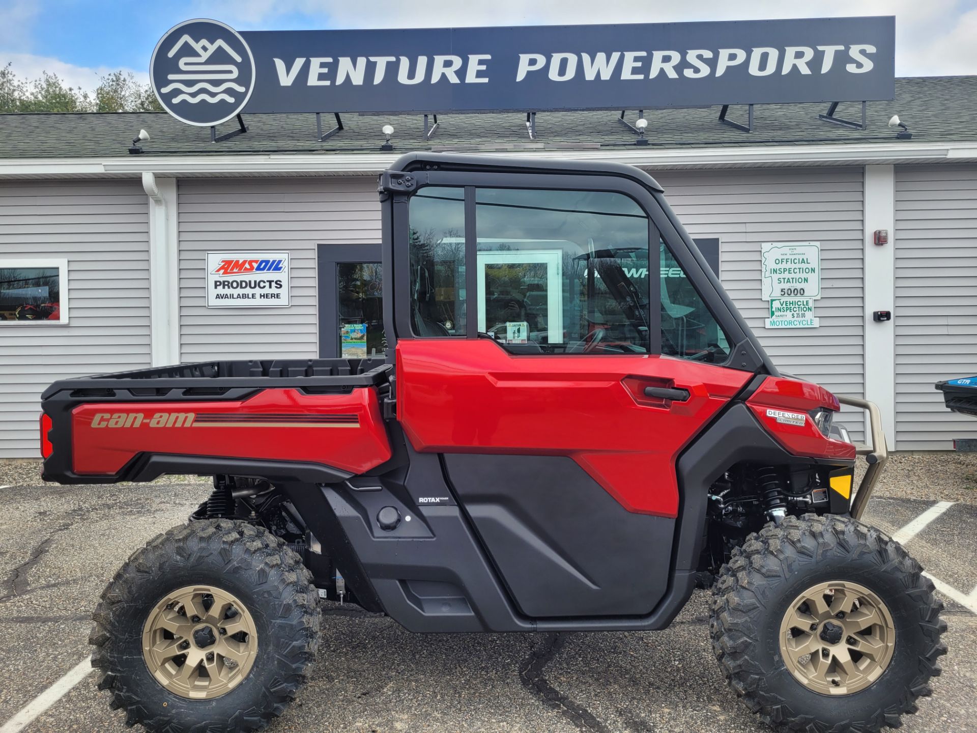 2024 Can-Am Defender Limited in Barrington, New Hampshire - Photo 1