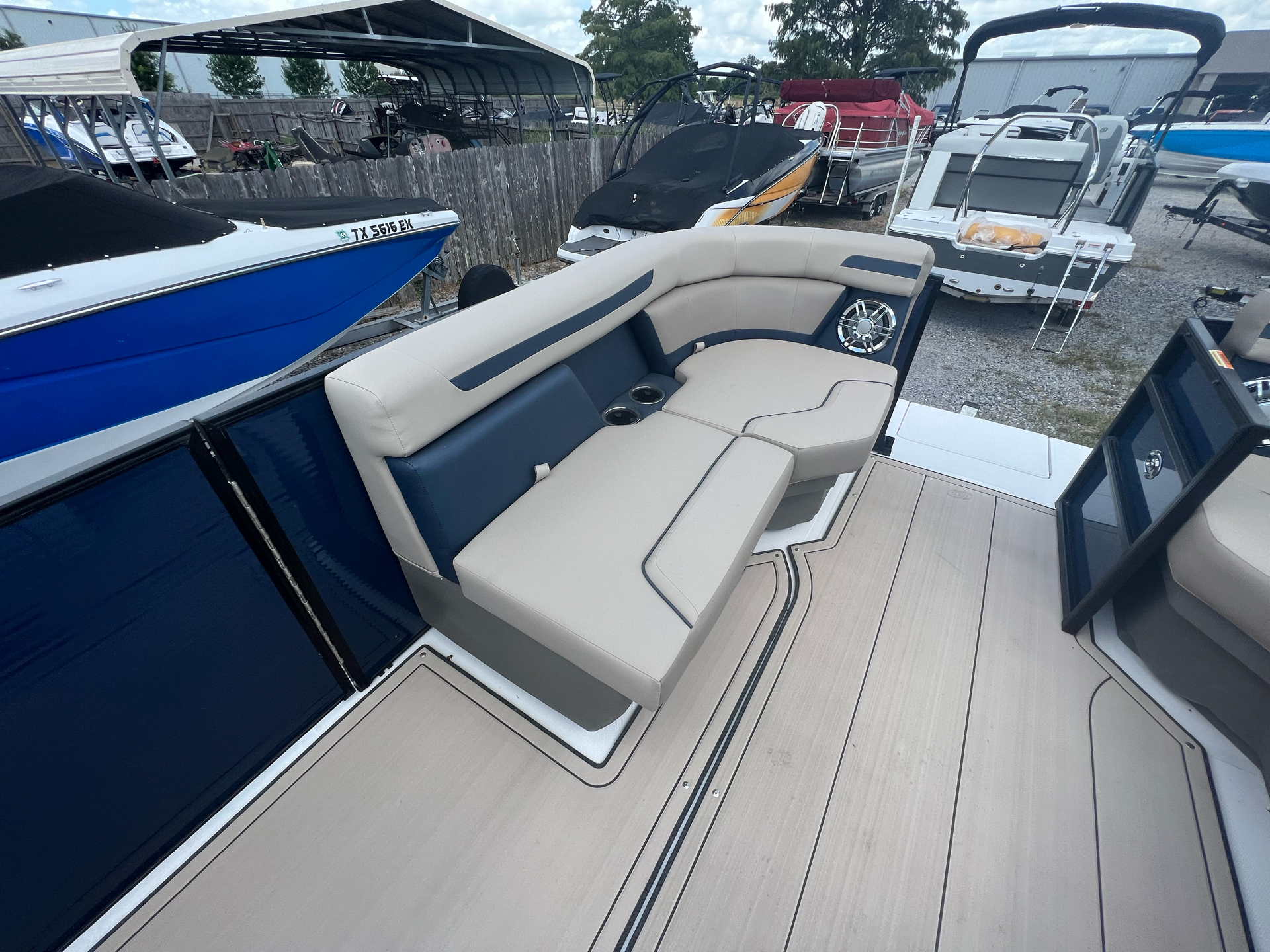 2023 Hurricane FunDeck 2260 RE OB in Lafayette, Louisiana - Photo 49