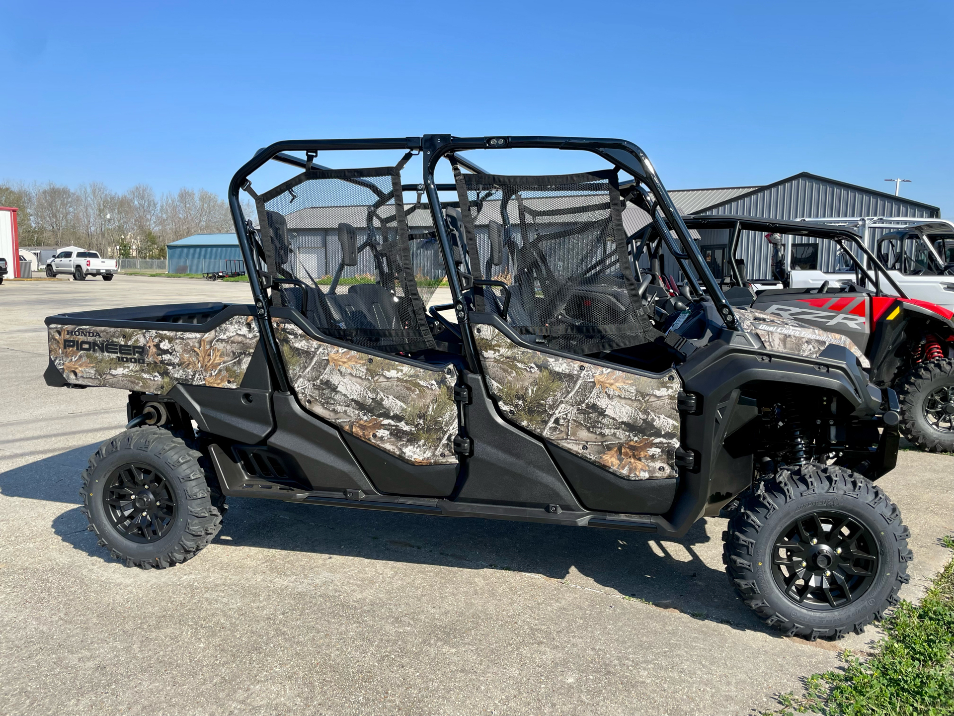 2024 Honda Pioneer 1000-6 Deluxe Crew in Lafayette, Louisiana - Photo 3