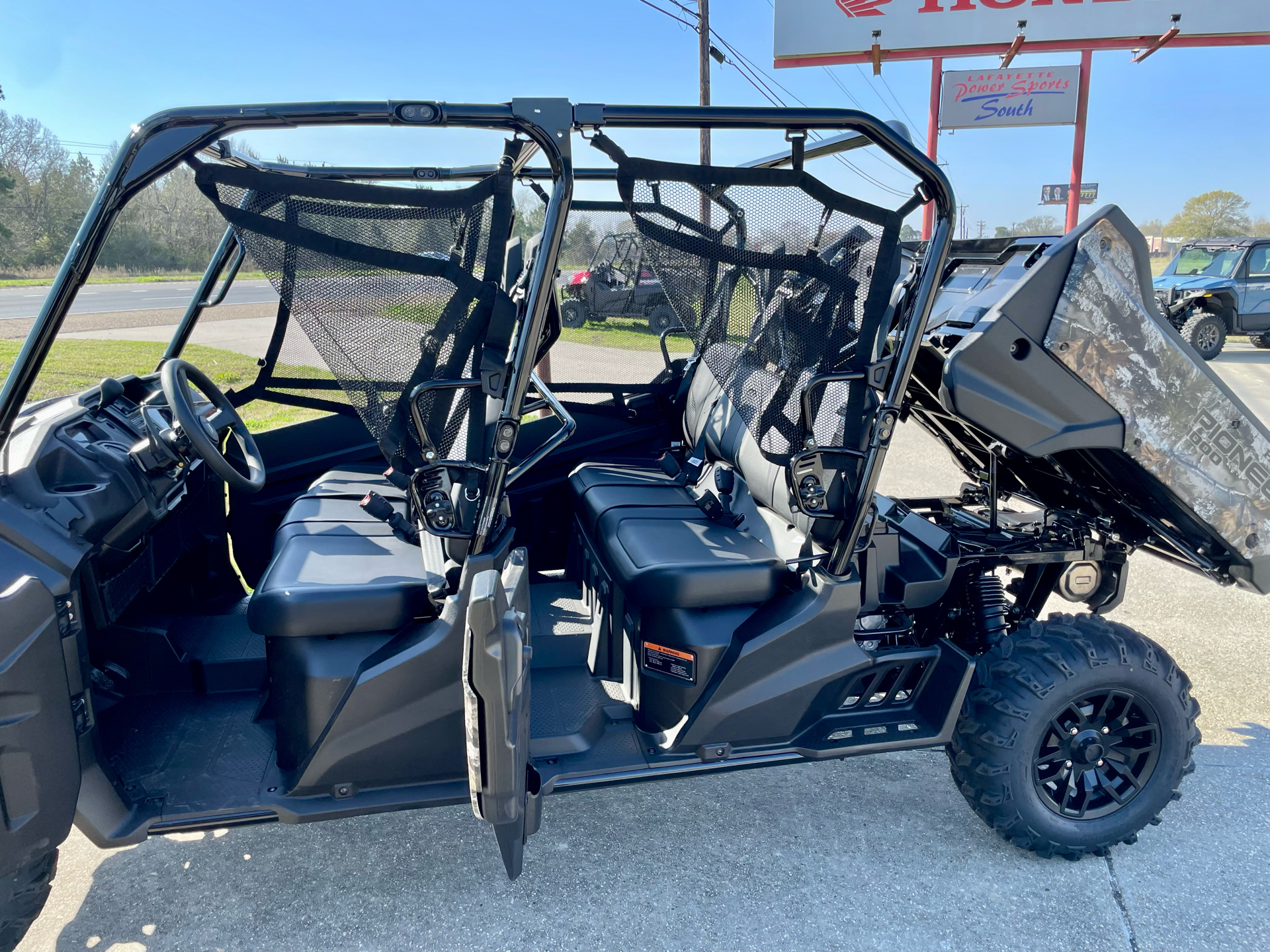 2024 Honda Pioneer 1000-6 Deluxe Crew in Lafayette, Louisiana - Photo 4