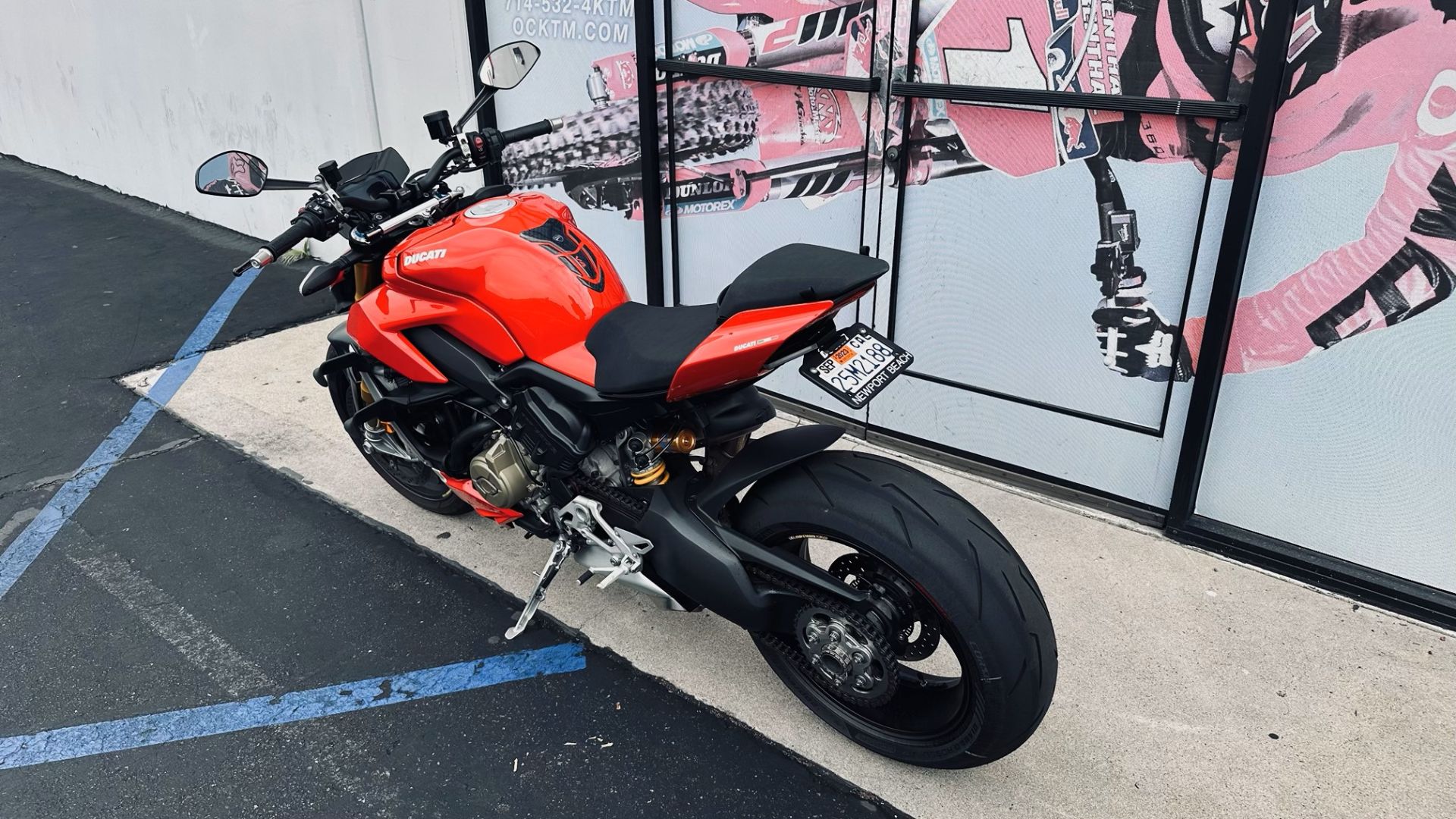 2022 Ducati Streetfighter V4 S in Orange, California - Photo 6