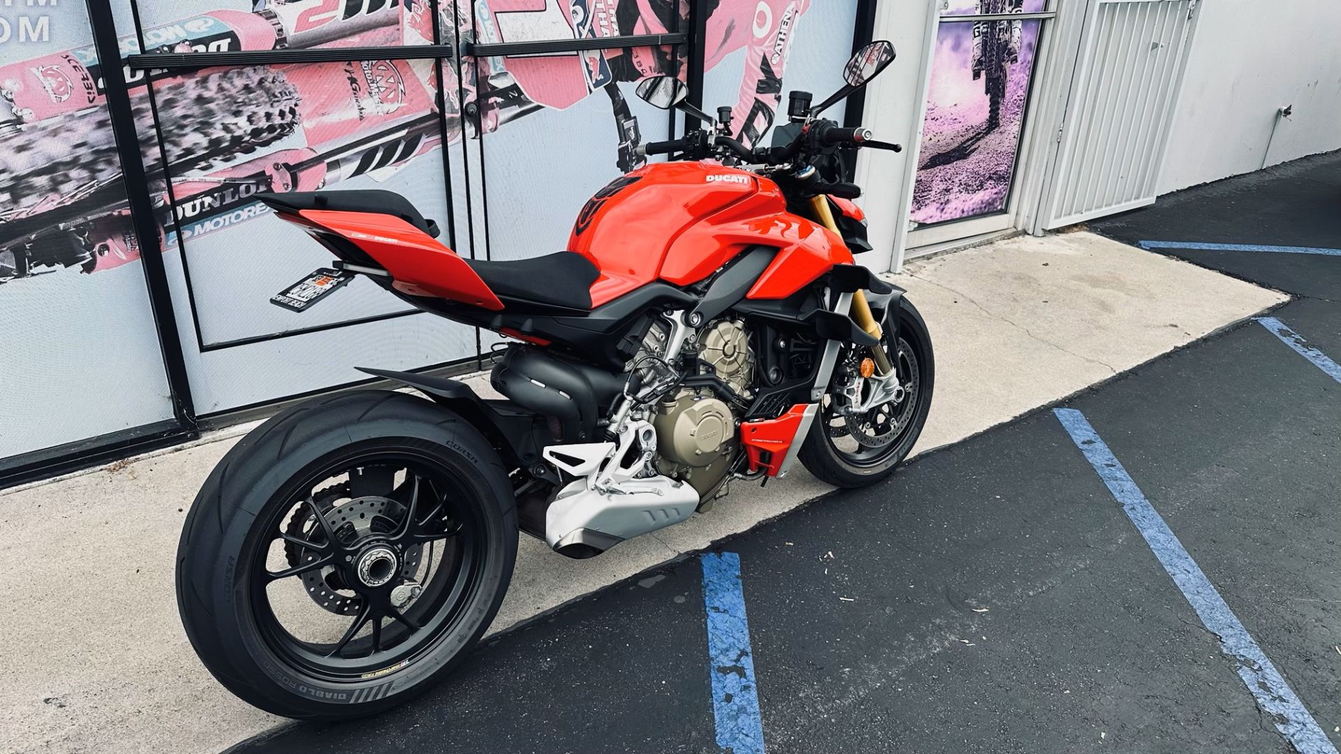 2022 Ducati Streetfighter V4 S in Orange, California - Photo 8