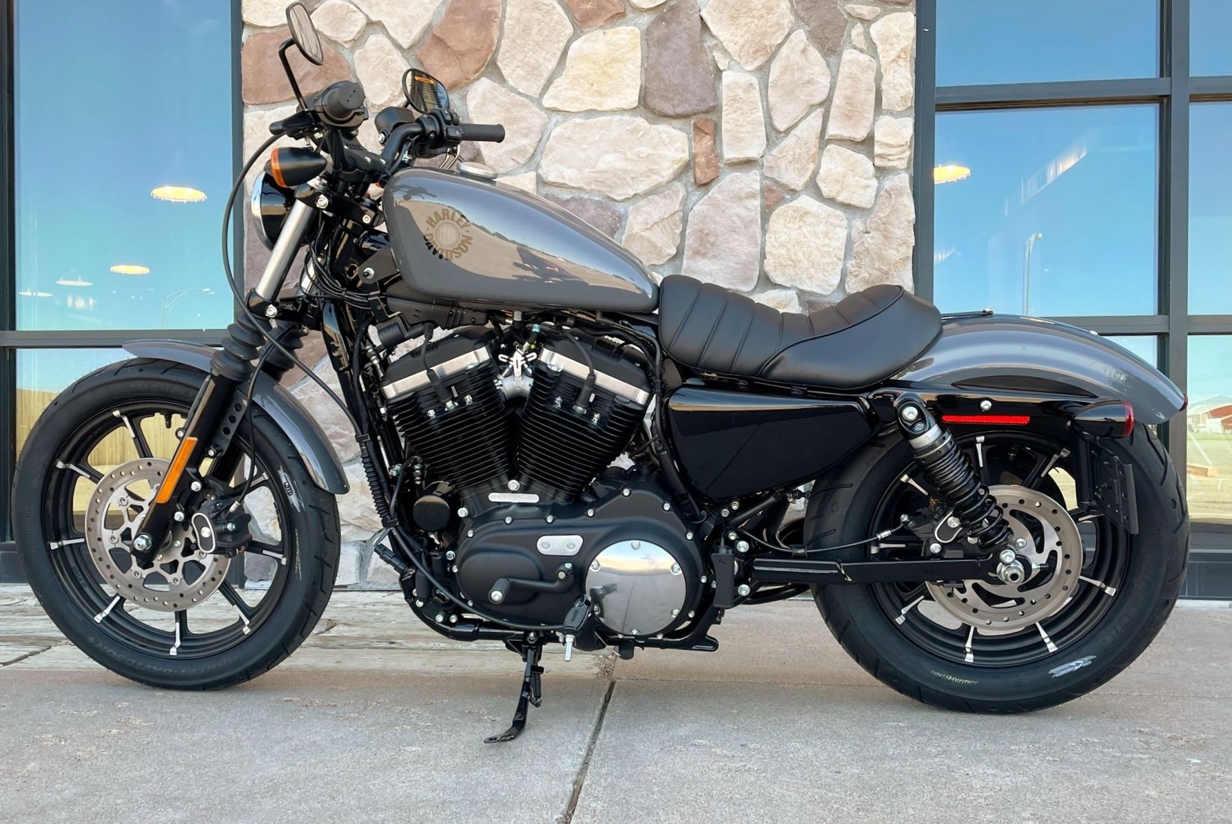 2022 Harley-Davidson Iron 883™ in Dodge City, Kansas - Photo 4