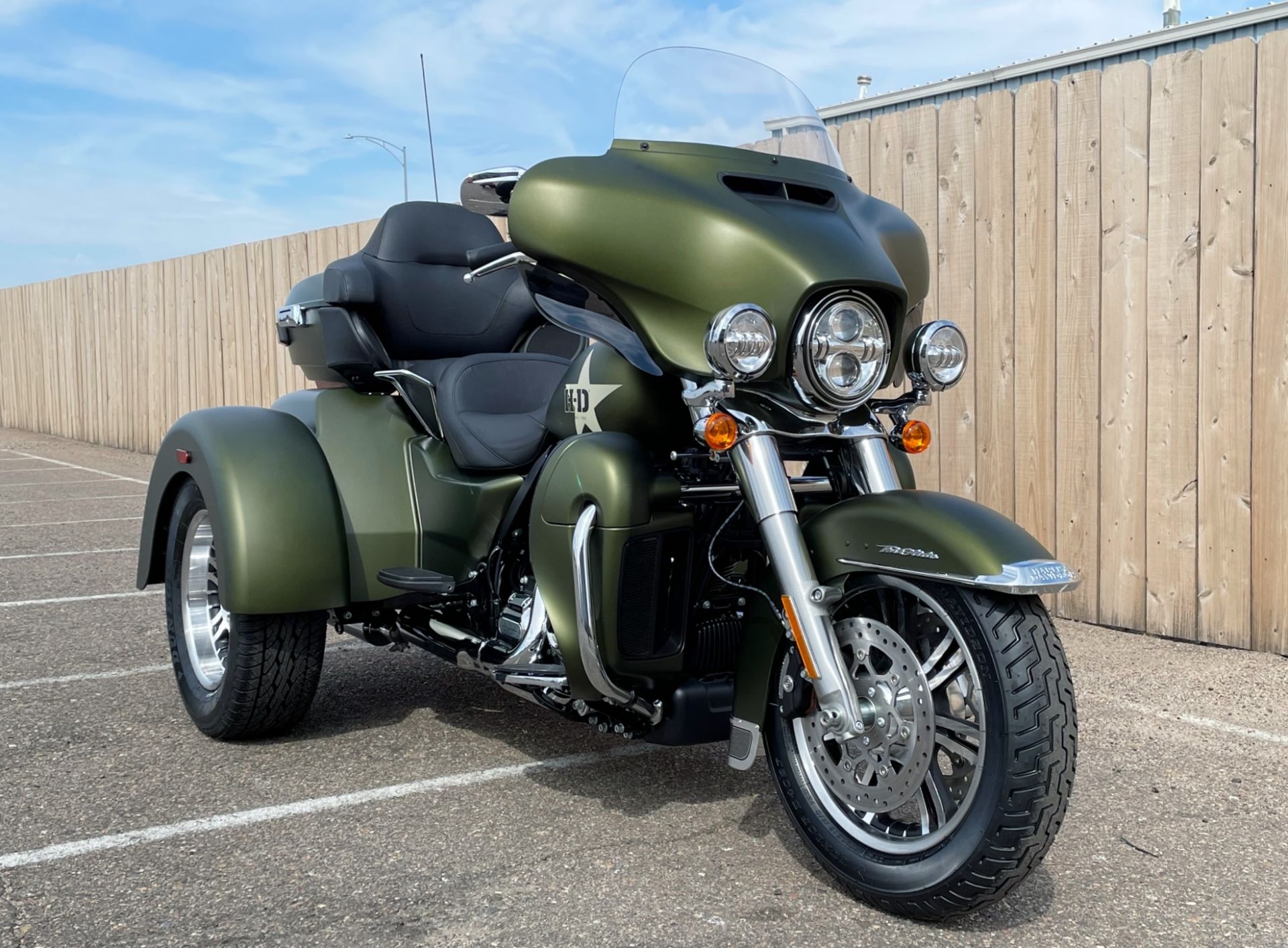 2022 Harley-Davidson Tri Glide Ultra (G.I. Enthusiast Collection) in Dodge City, Kansas - Photo 2