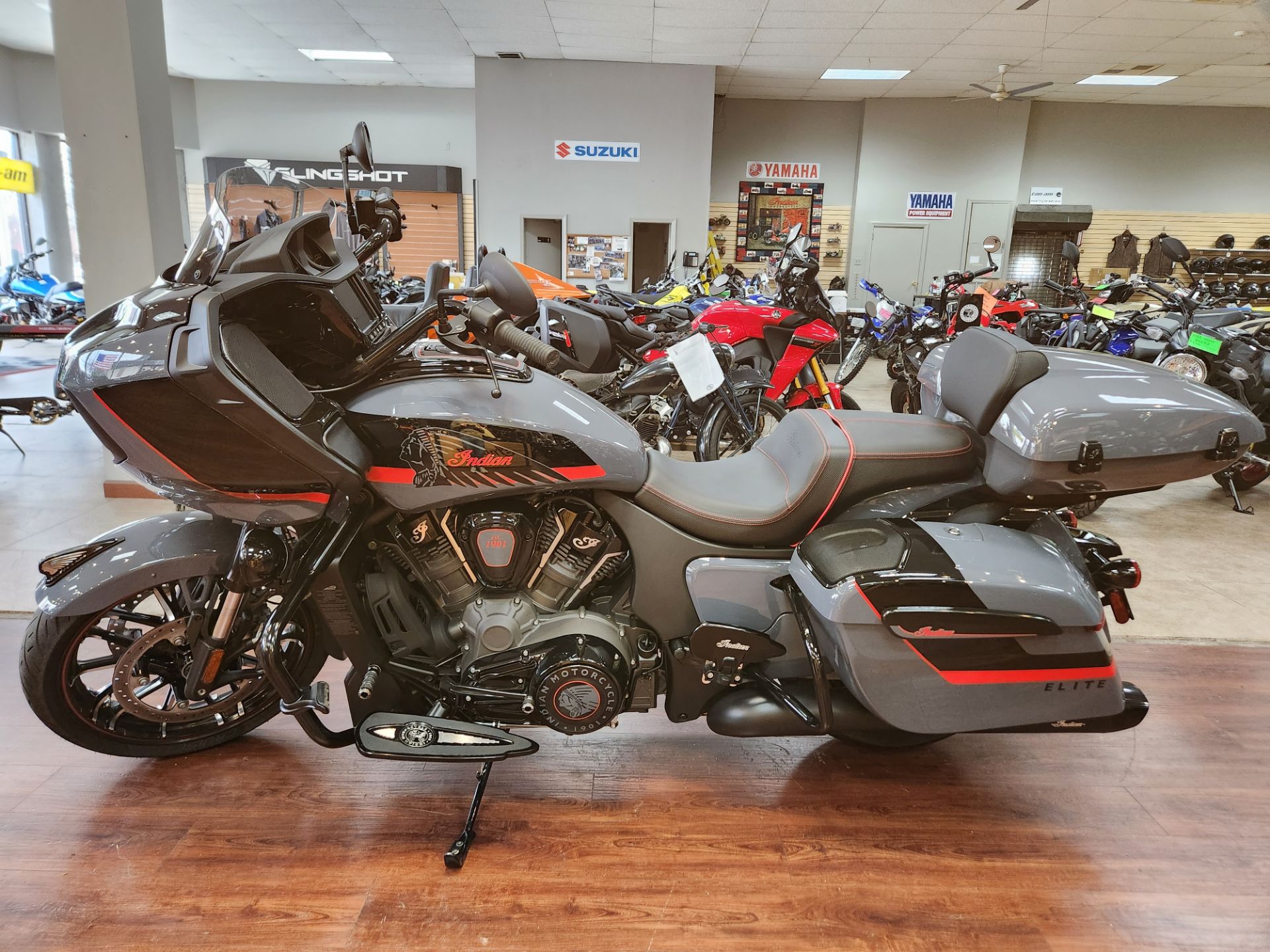 2022 Indian Motorcycle Challenger® Elite in Mineola, New York - Photo 2