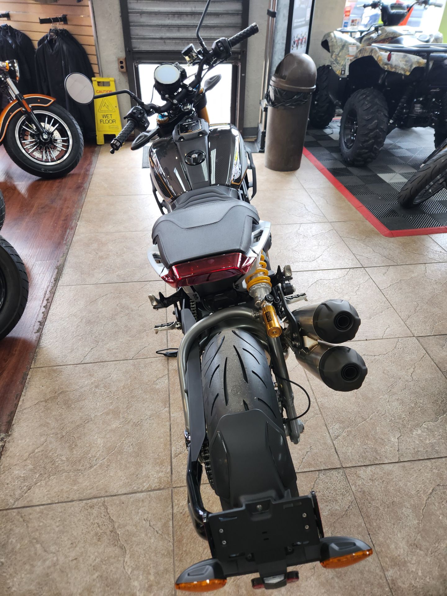 2023 Indian Motorcycle FTR R Carbon in Mineola, New York - Photo 4