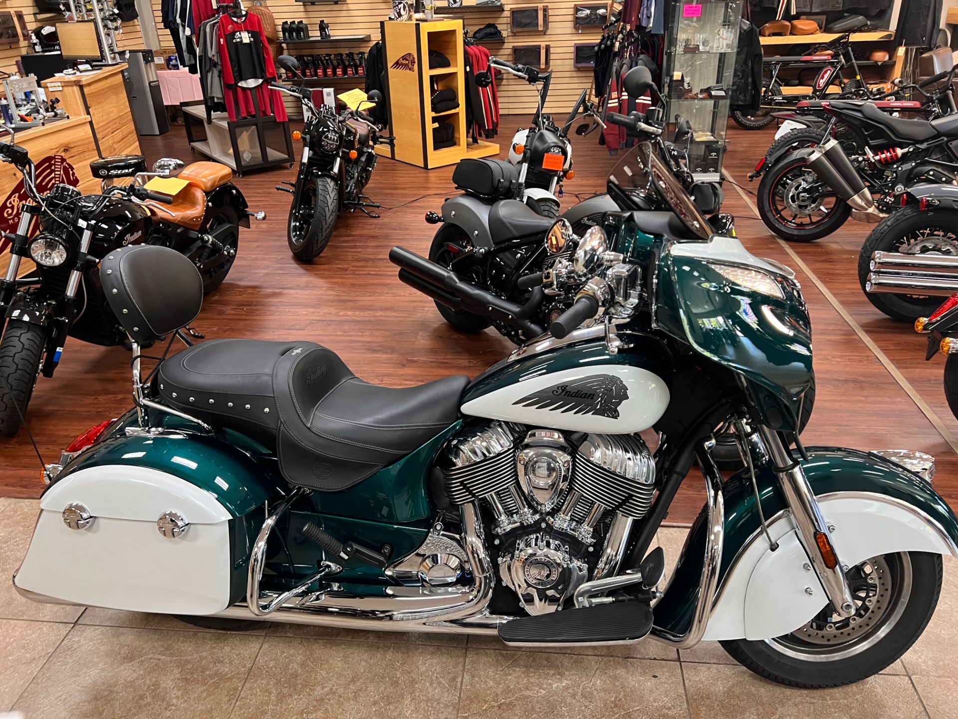 2020 Indian Chieftain® Classic Icon Series in Mineola, New York - Photo 1