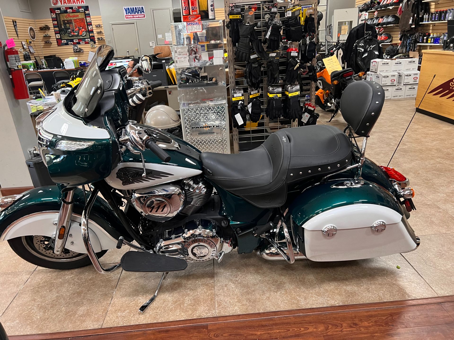 2020 Indian Chieftain® Classic Icon Series in Mineola, New York - Photo 2