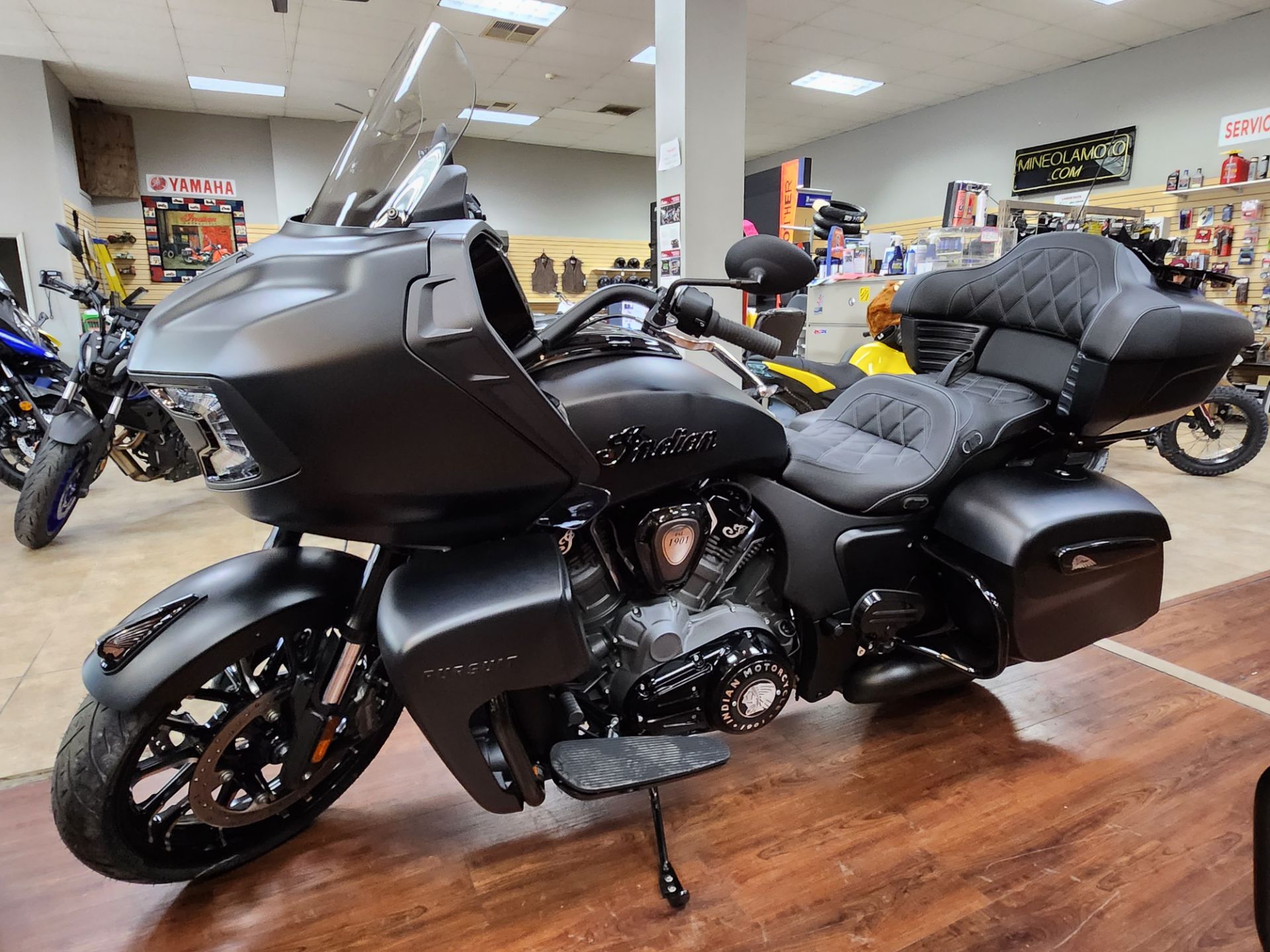 2023 Indian Motorcycle Pursuit® Dark Horse® with Premium Package in Mineola, New York - Photo 2