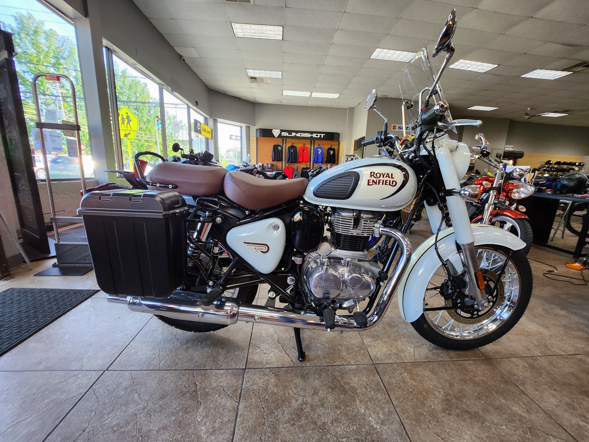 2023 Royal Enfield Classic 350 in Mineola, New York - Photo 1