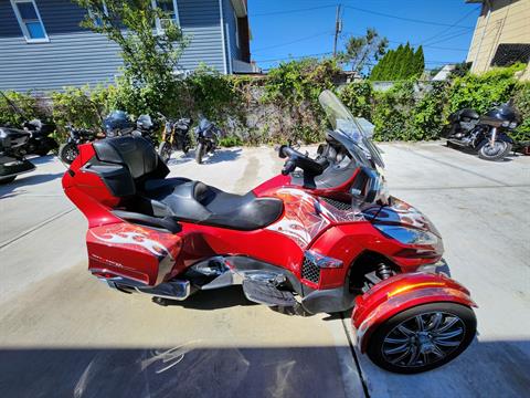 2015 Can-Am Spyder® RT Limited in Mineola, New York - Photo 2