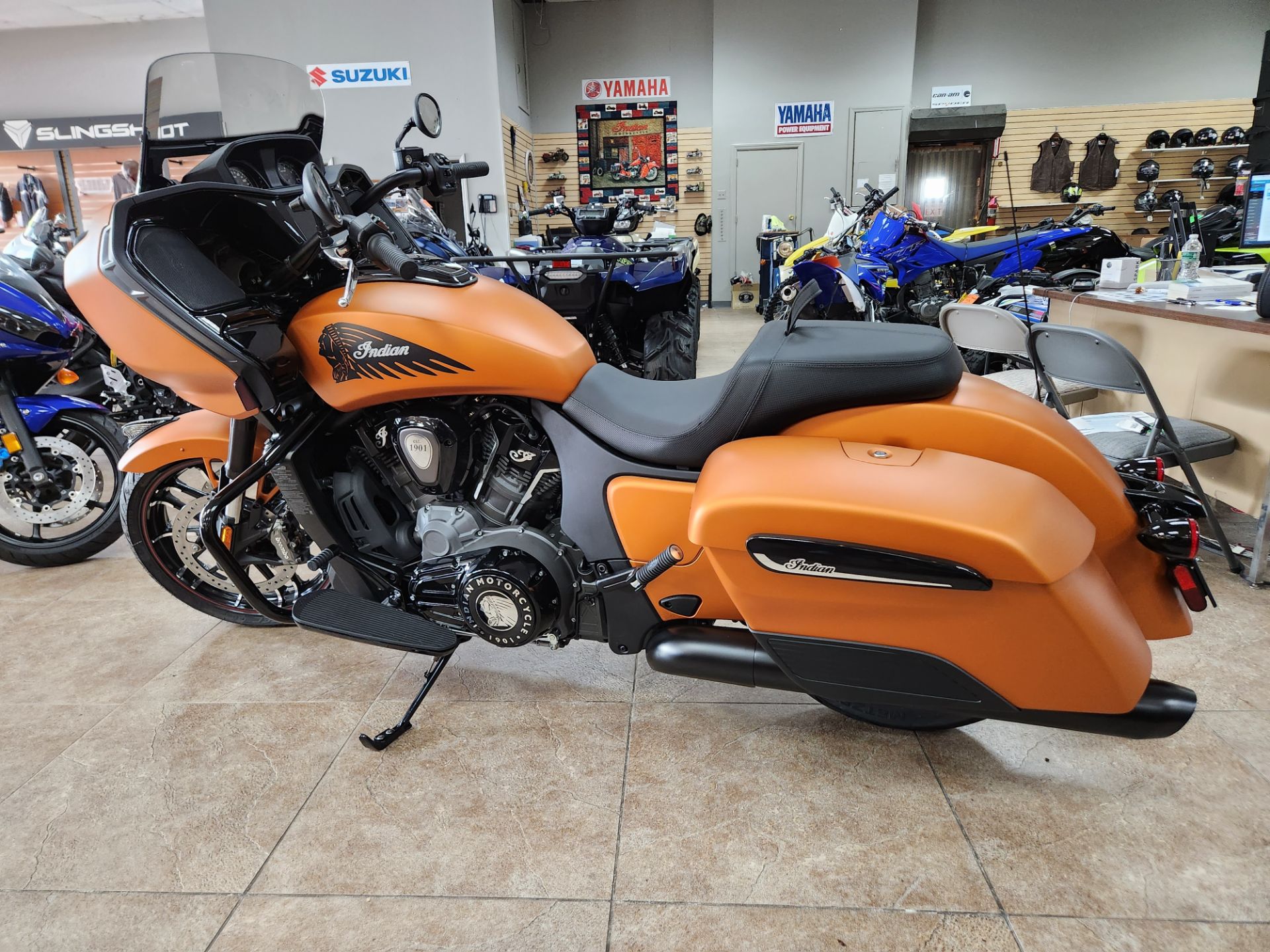 2022 Indian Motorcycle Challenger® Dark Horse® Icon in Mineola, New York - Photo 2