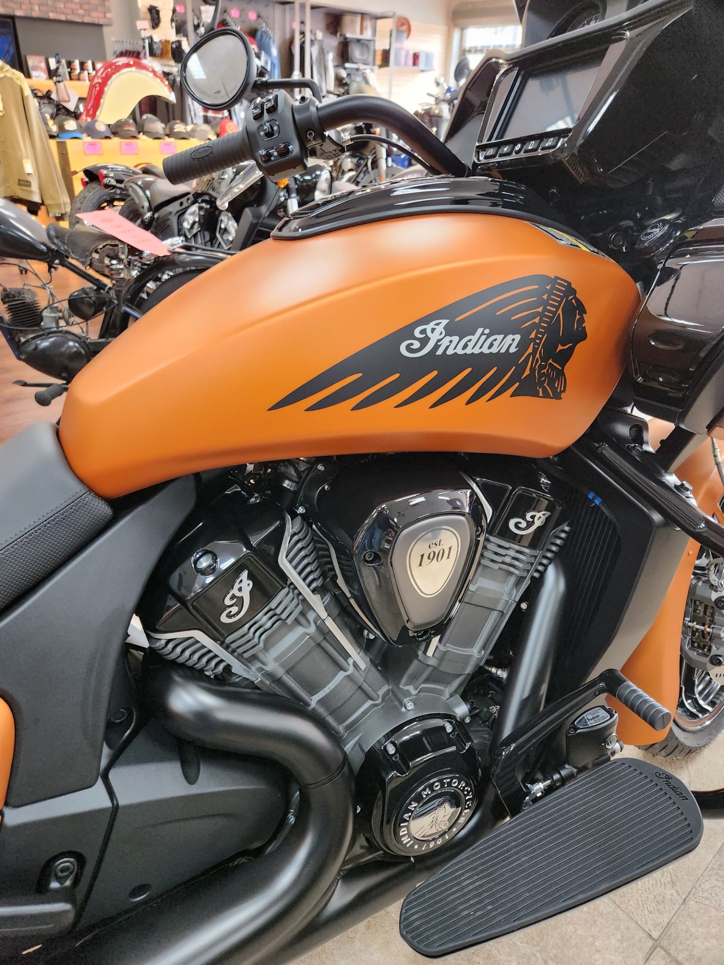 2022 Indian Motorcycle Challenger® Dark Horse® Icon in Mineola, New York - Photo 5