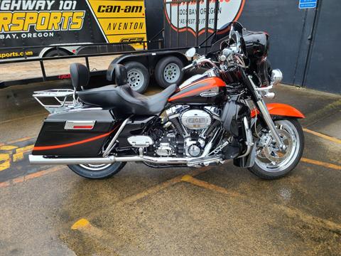2007 Harley-Davidson CVO™ Screamin' Eagle® Ultra Classic® Electra Glide® in Coos Bay, Oregon - Photo 2