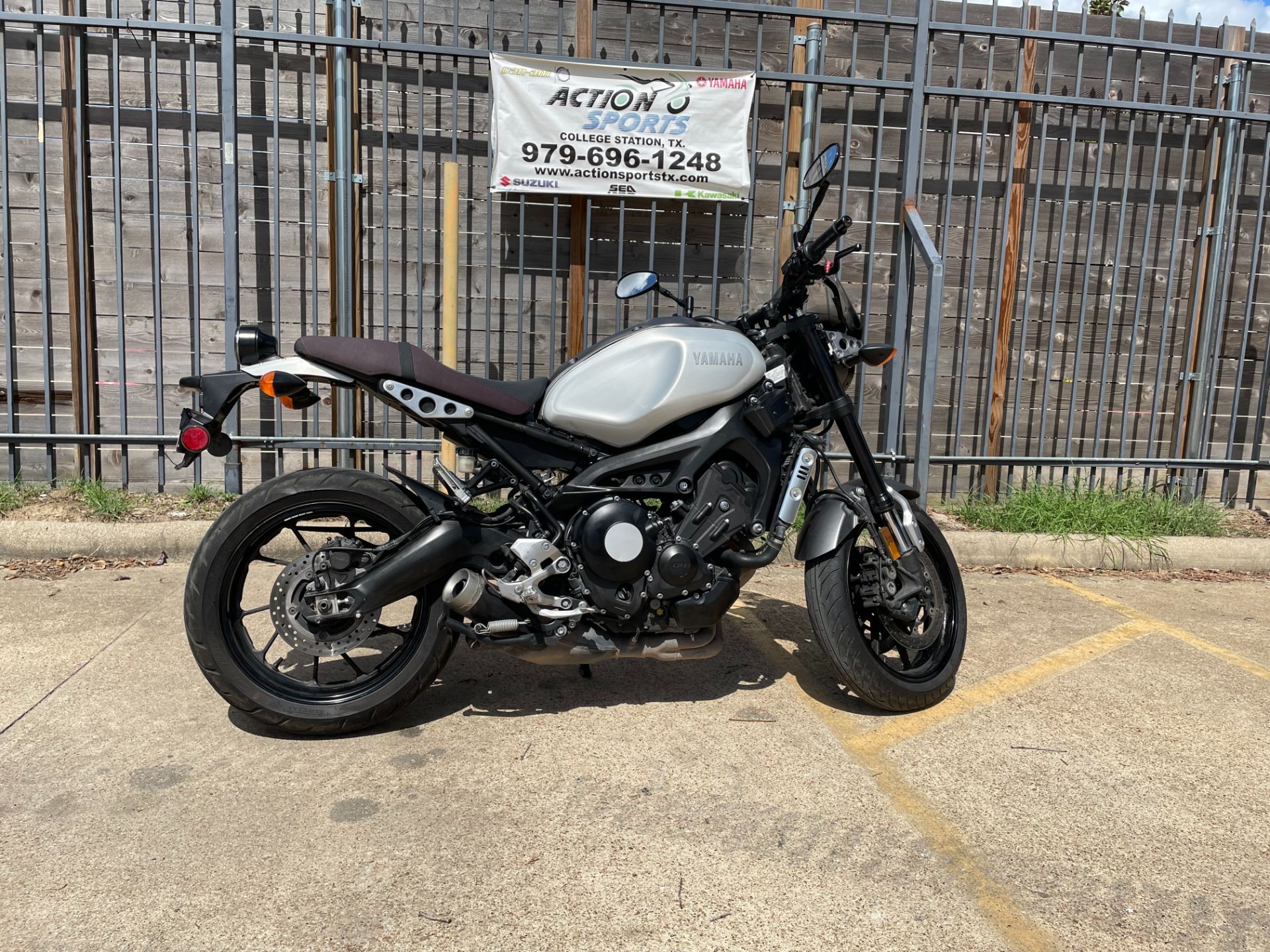 2016 Yamaha XSR900 in College Station, Texas - Photo 2