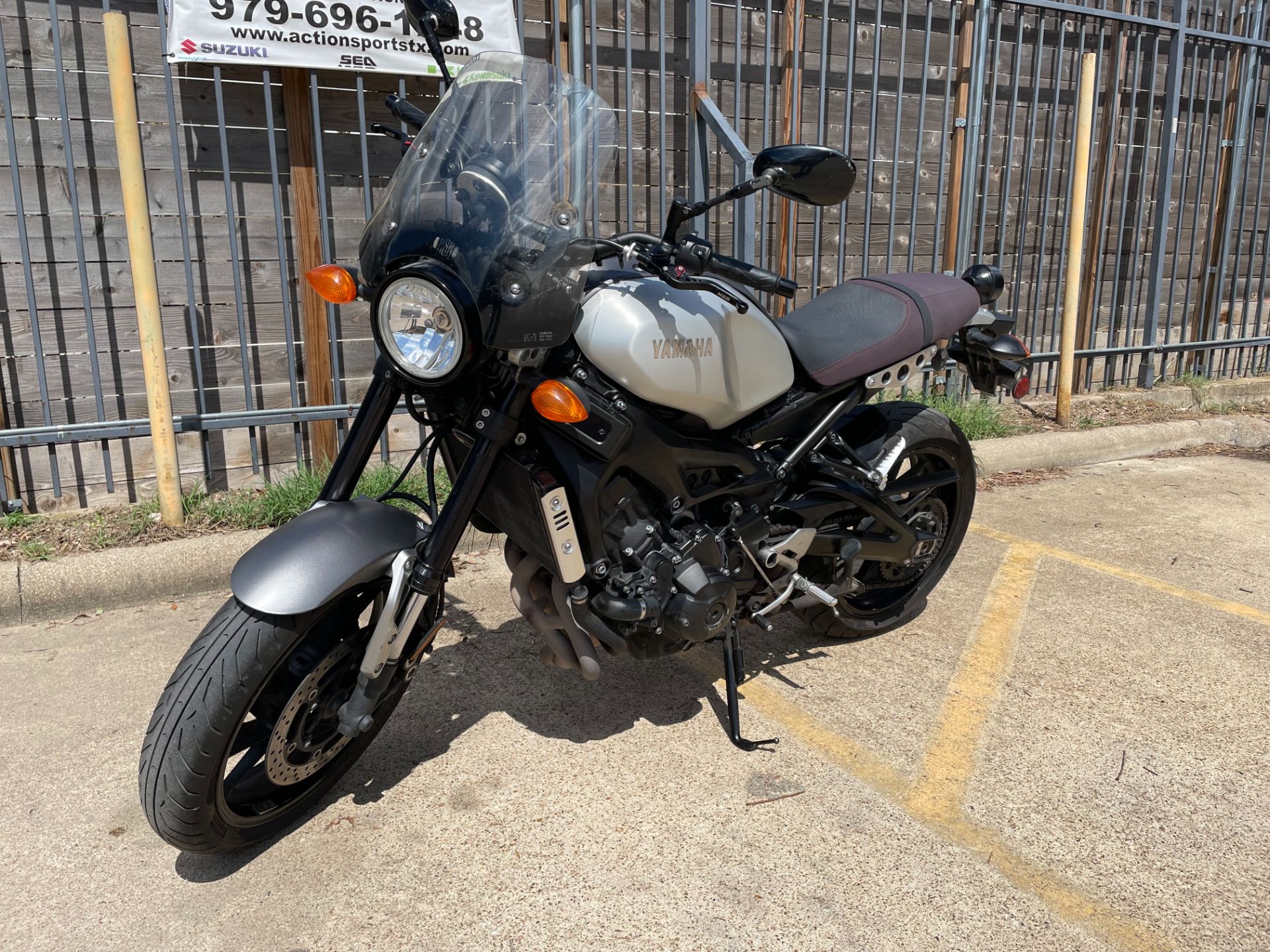 2016 Yamaha XSR900 in College Station, Texas - Photo 3