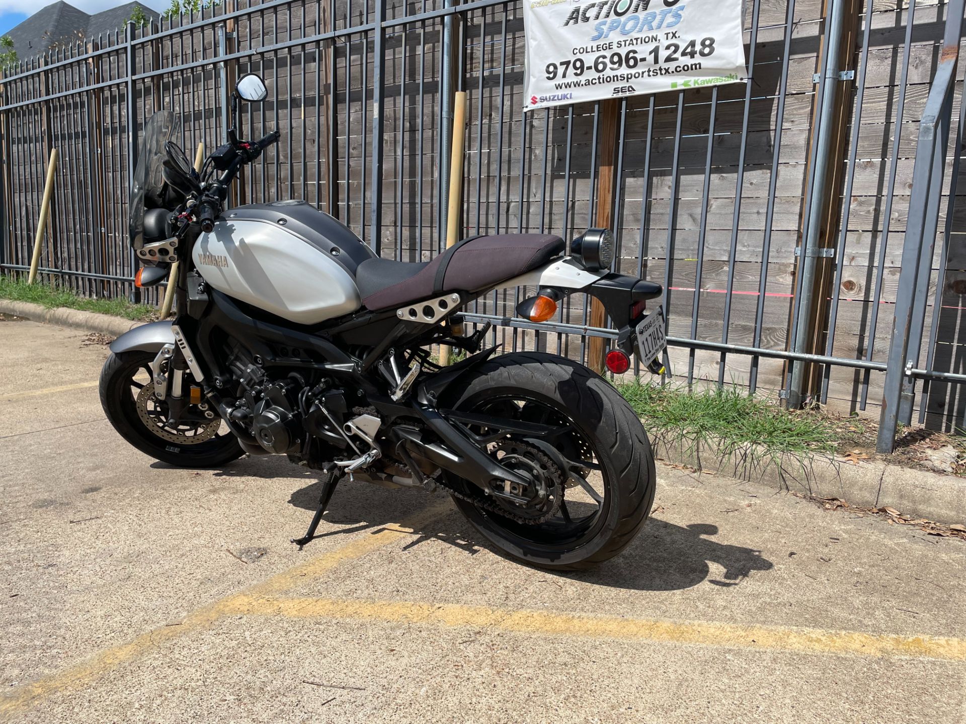 2016 Yamaha XSR900 in College Station, Texas - Photo 4