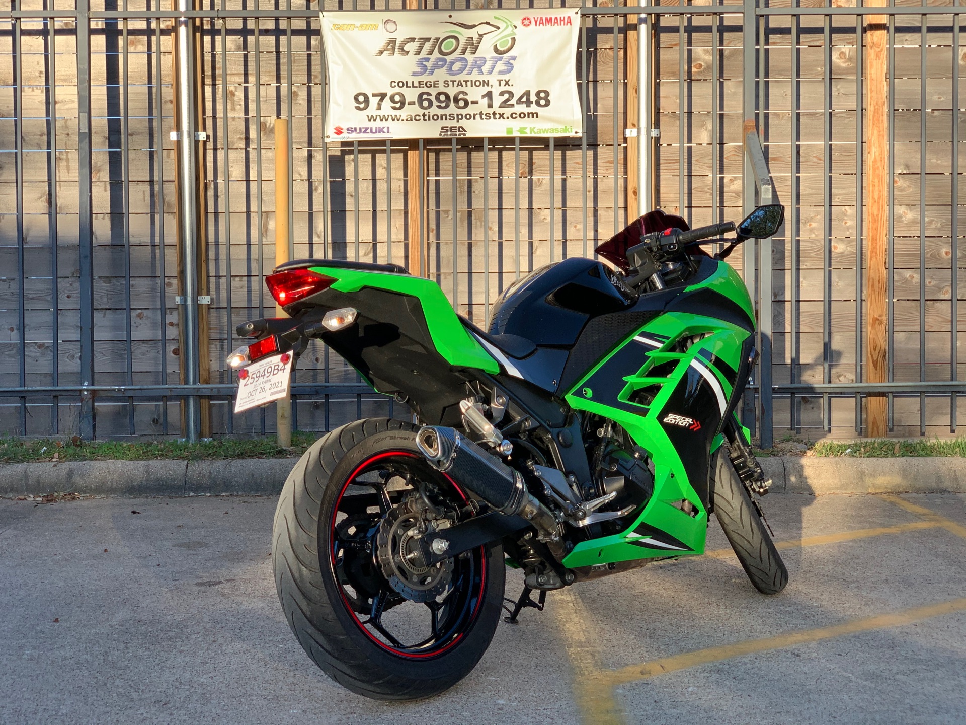 2014 Kawasaki Ninja® 300 ABS SE in College Station, Texas - Photo 6