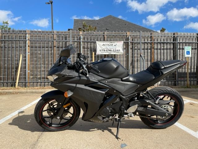 2017 Yamaha YZF-R3 in College Station, Texas - Photo 5
