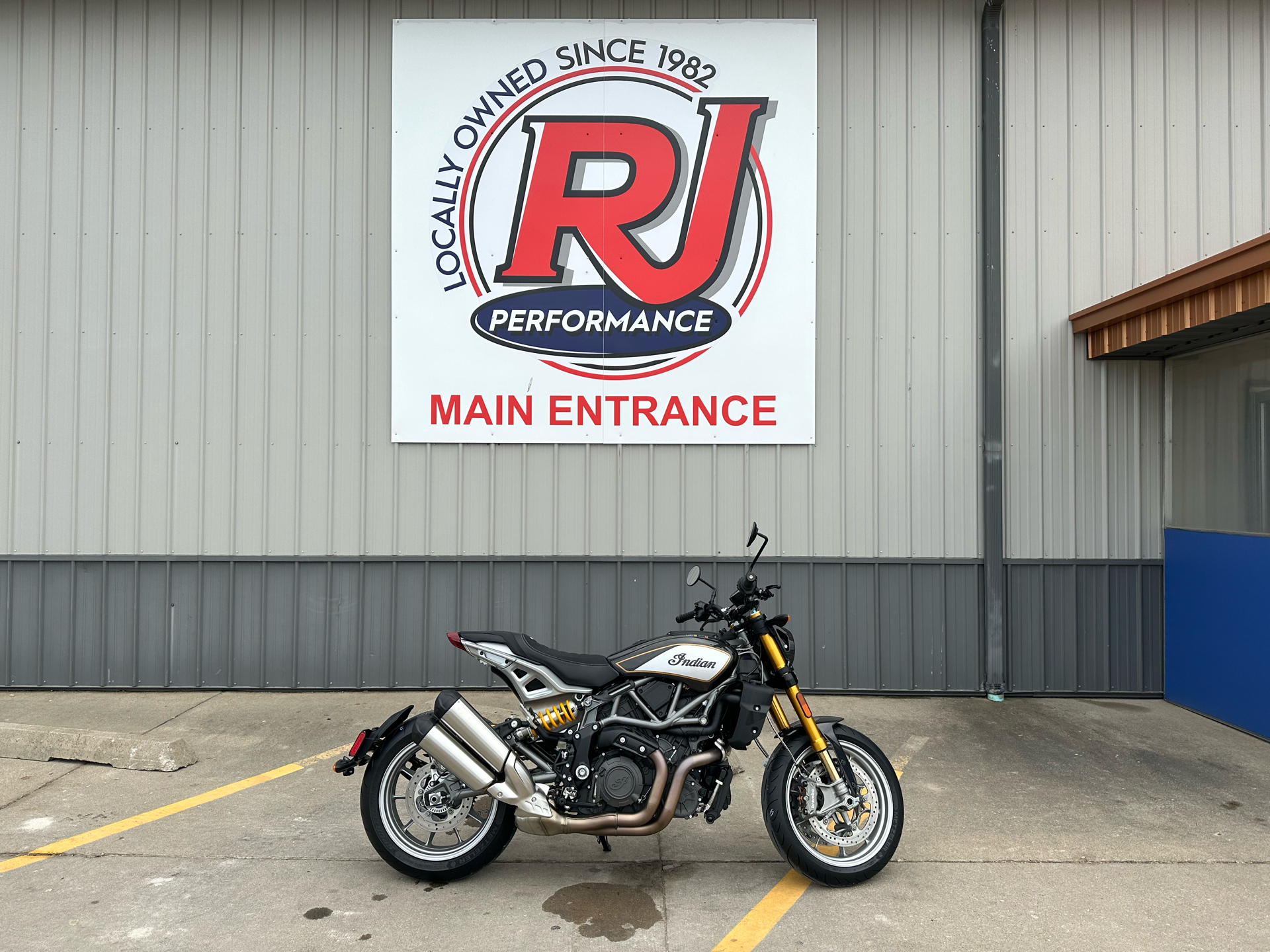 2023 Indian Motorcycle FTR R Carbon in Ottumwa, Iowa - Photo 1