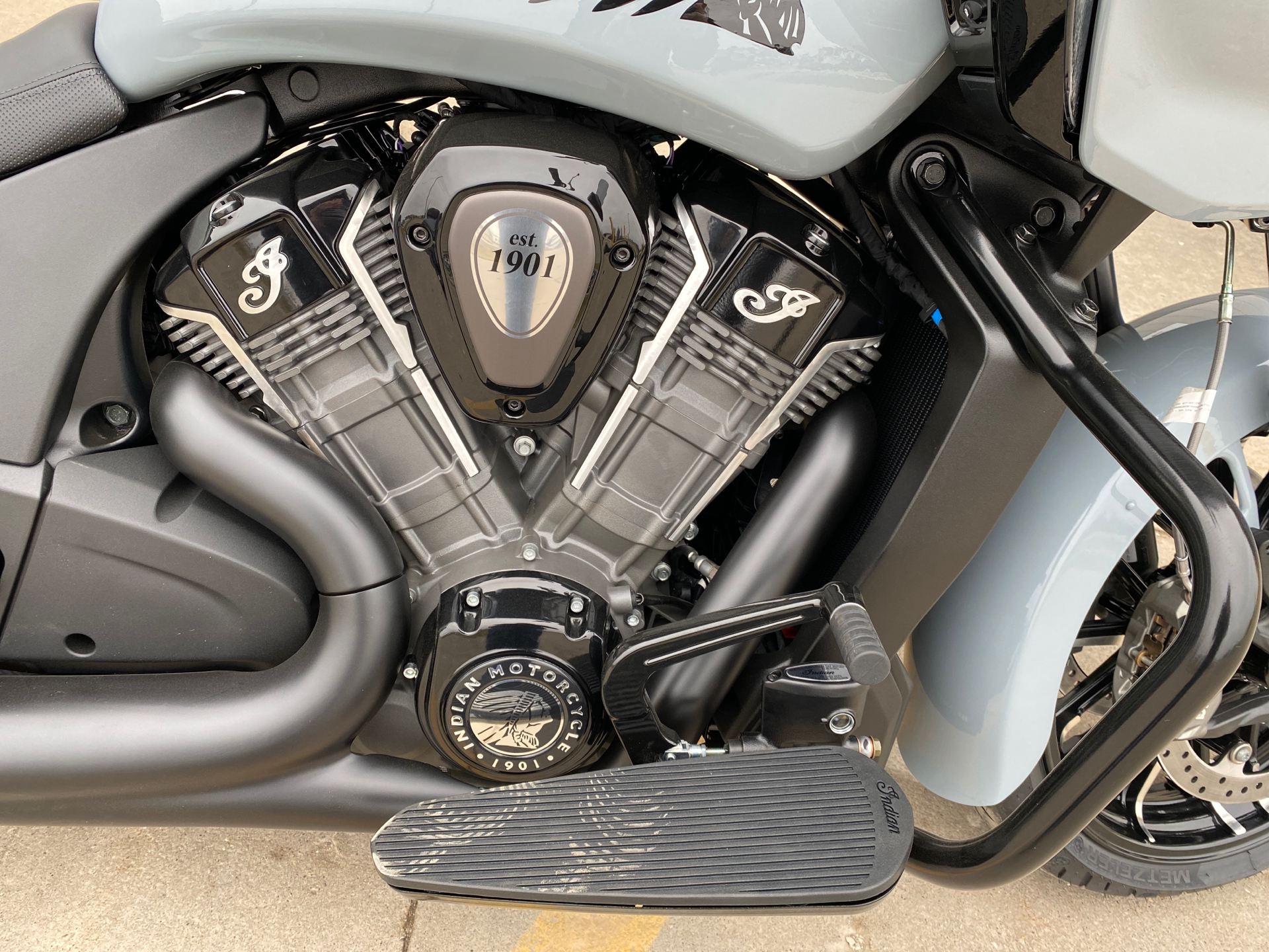 2024 Indian Motorcycle Challenger® Dark Horse® Icon with PowerBand Audio Package in Ottumwa, Iowa - Photo 8