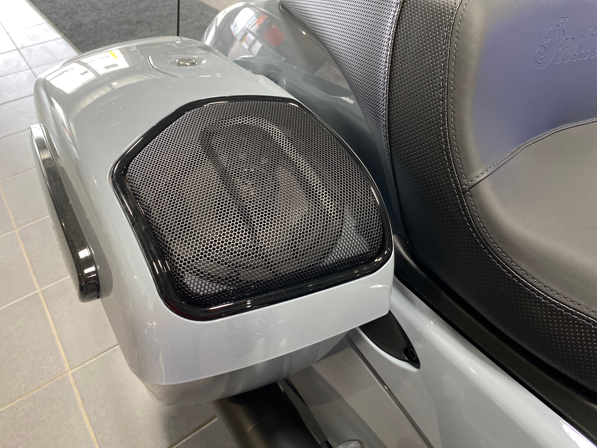 2024 Indian Motorcycle Challenger® Dark Horse® Icon with PowerBand Audio Package in Ottumwa, Iowa - Photo 9