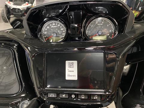 2024 Indian Motorcycle Challenger® Dark Horse® Icon with PowerBand Audio Package in Ottumwa, Iowa - Photo 16