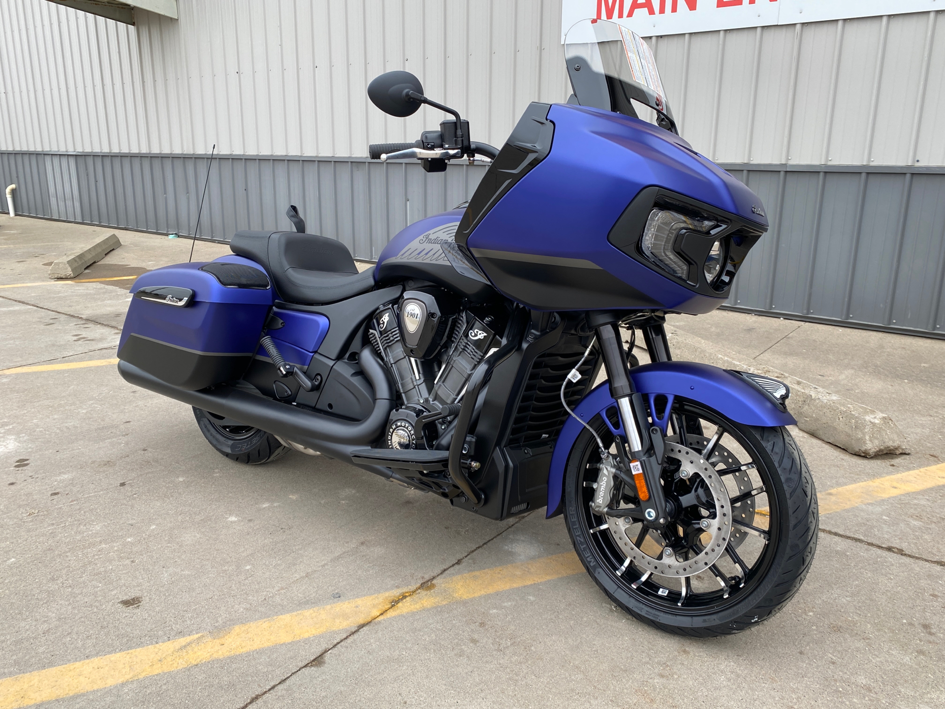 2024 Indian Motorcycle Challenger® Dark Horse® with PowerBand Audio Package in Ottumwa, Iowa - Photo 2