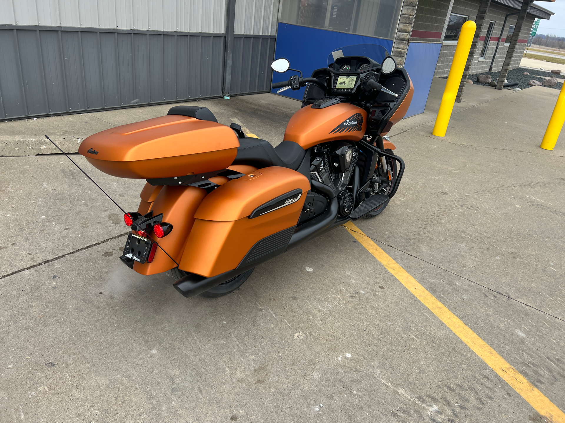 2022 Indian Motorcycle Challenger® Dark Horse® Icon in Ottumwa, Iowa - Photo 7