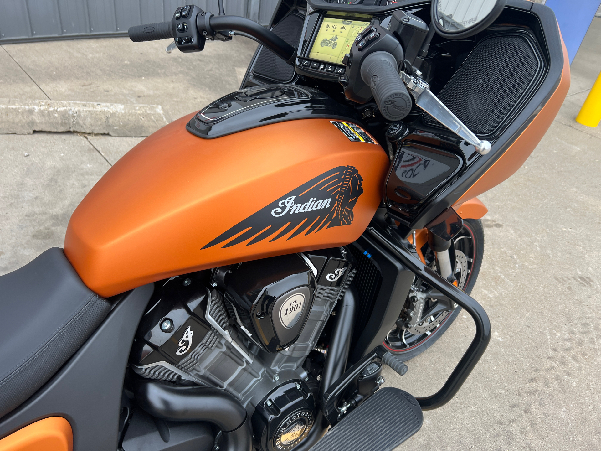 2022 Indian Motorcycle Challenger® Dark Horse® Icon in Ottumwa, Iowa - Photo 9