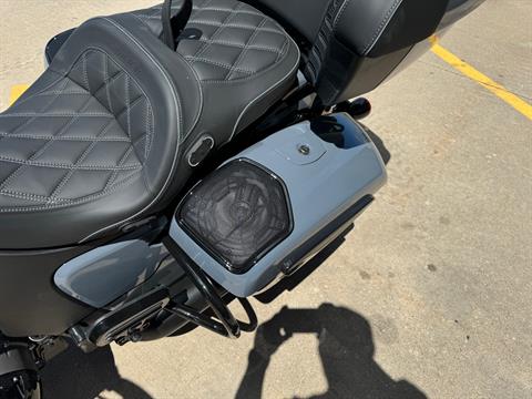 2024 Indian Motorcycle Pursuit® Dark Horse® with PowerBand Audio Package in Ottumwa, Iowa - Photo 9