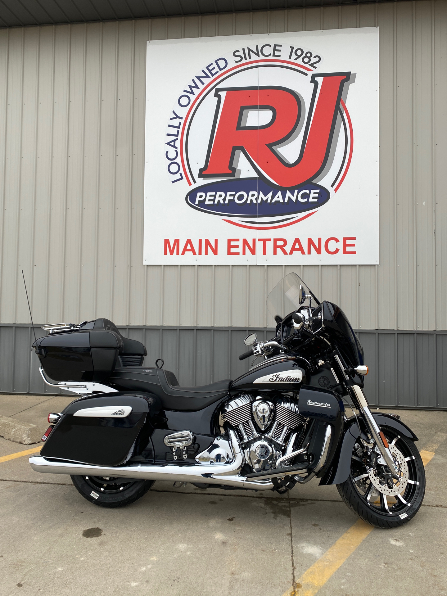 2024 Indian Motorcycle Roadmaster® Limited in Ottumwa, Iowa - Photo 1