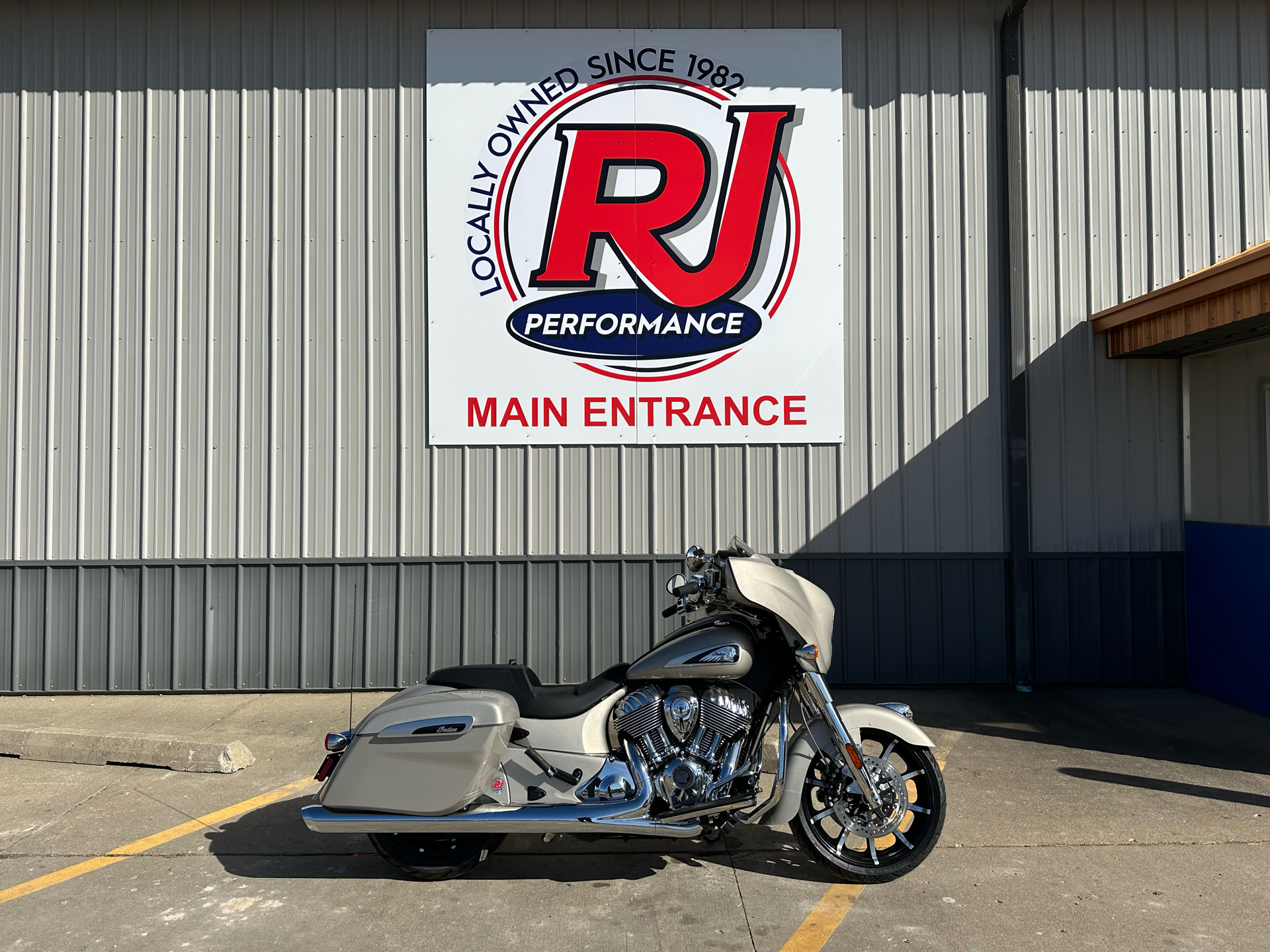 2023 Indian Motorcycle Chieftain® Limited in Ottumwa, Iowa - Photo 1