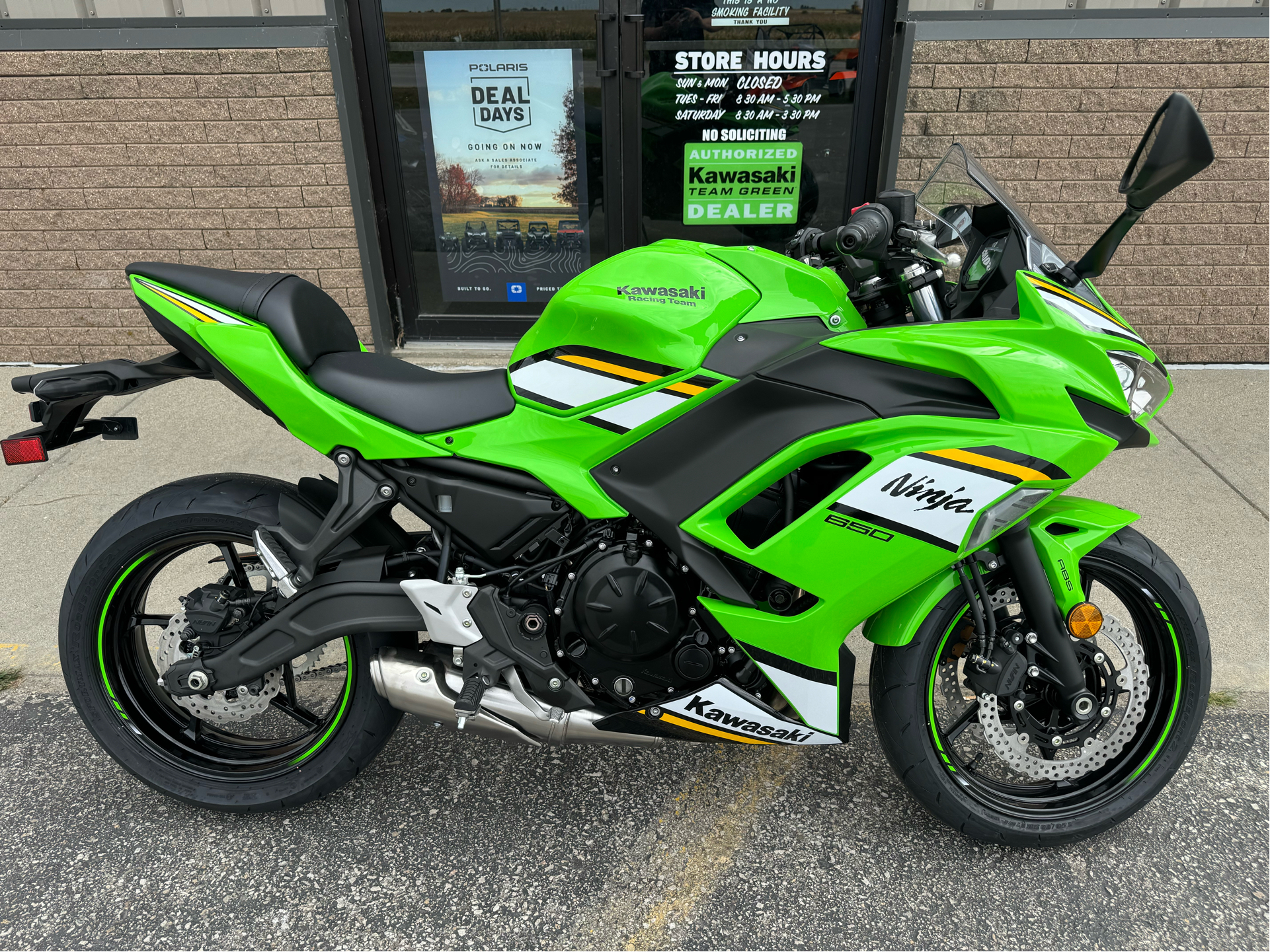 2025 Kawasaki Ninja 650 KRT Edition ABS in Fort Dodge, Iowa - Photo 2