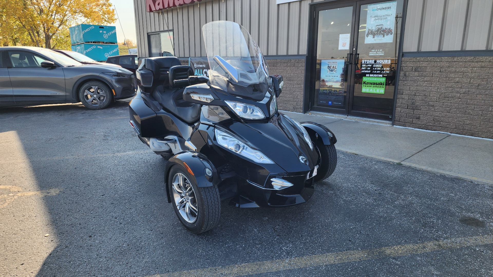 2010 Can-Am Spyder® RT-S SM5 Premiere Edition in Fort Dodge, Iowa - Photo 5