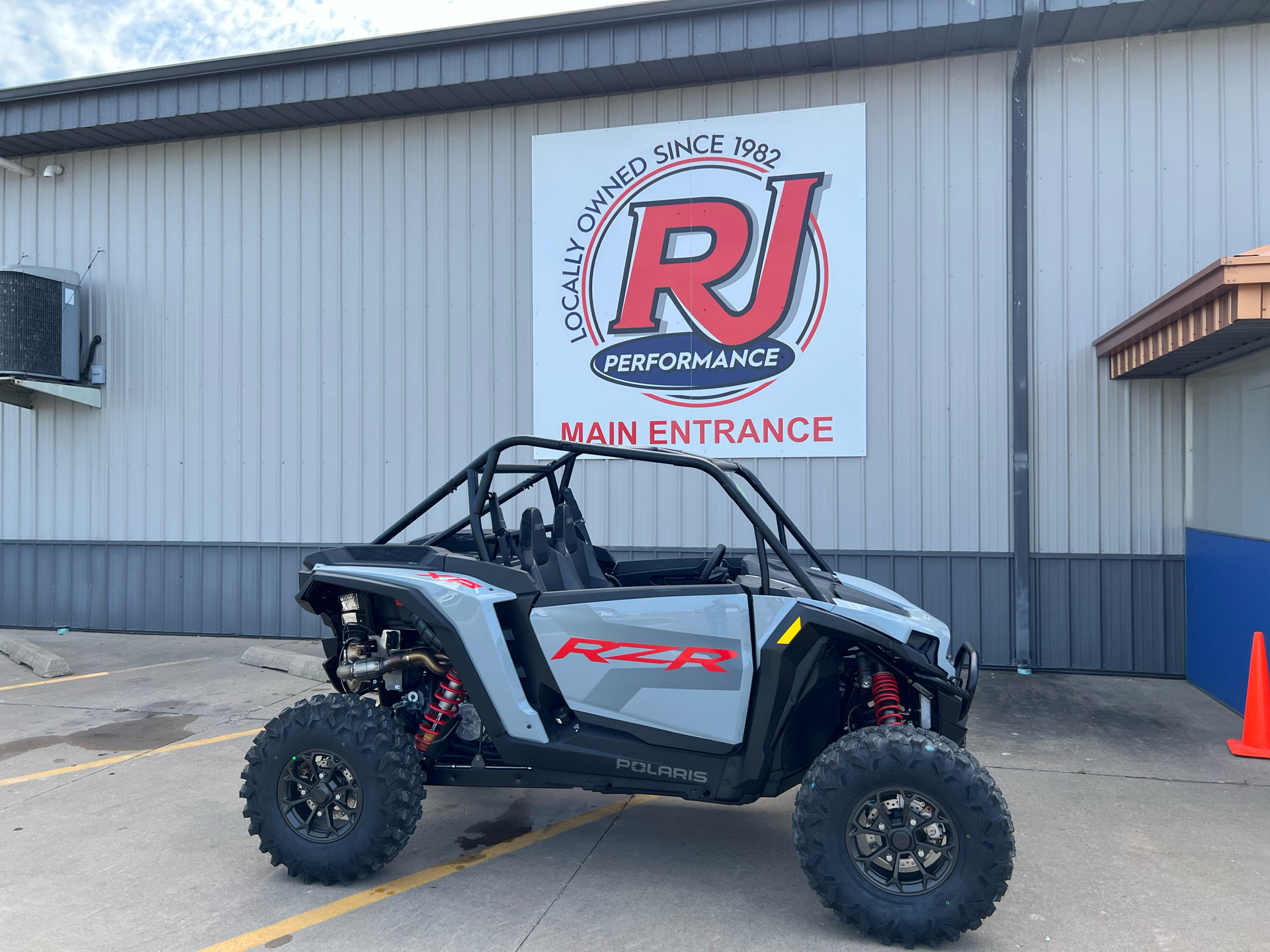 2025 Polaris RZR XP 1000 Premium in Ottumwa, Iowa - Photo 1