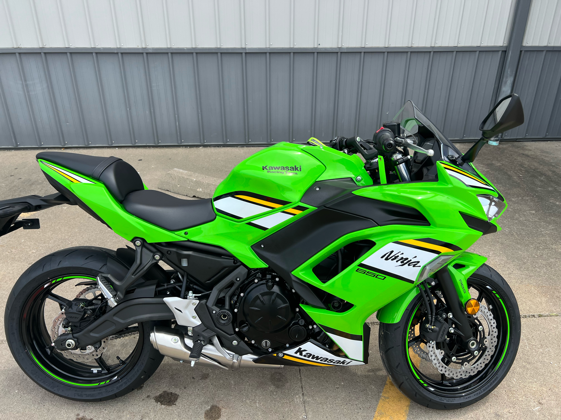 2025 Kawasaki Ninja 650 KRT Edition ABS in Ottumwa, Iowa - Photo 2