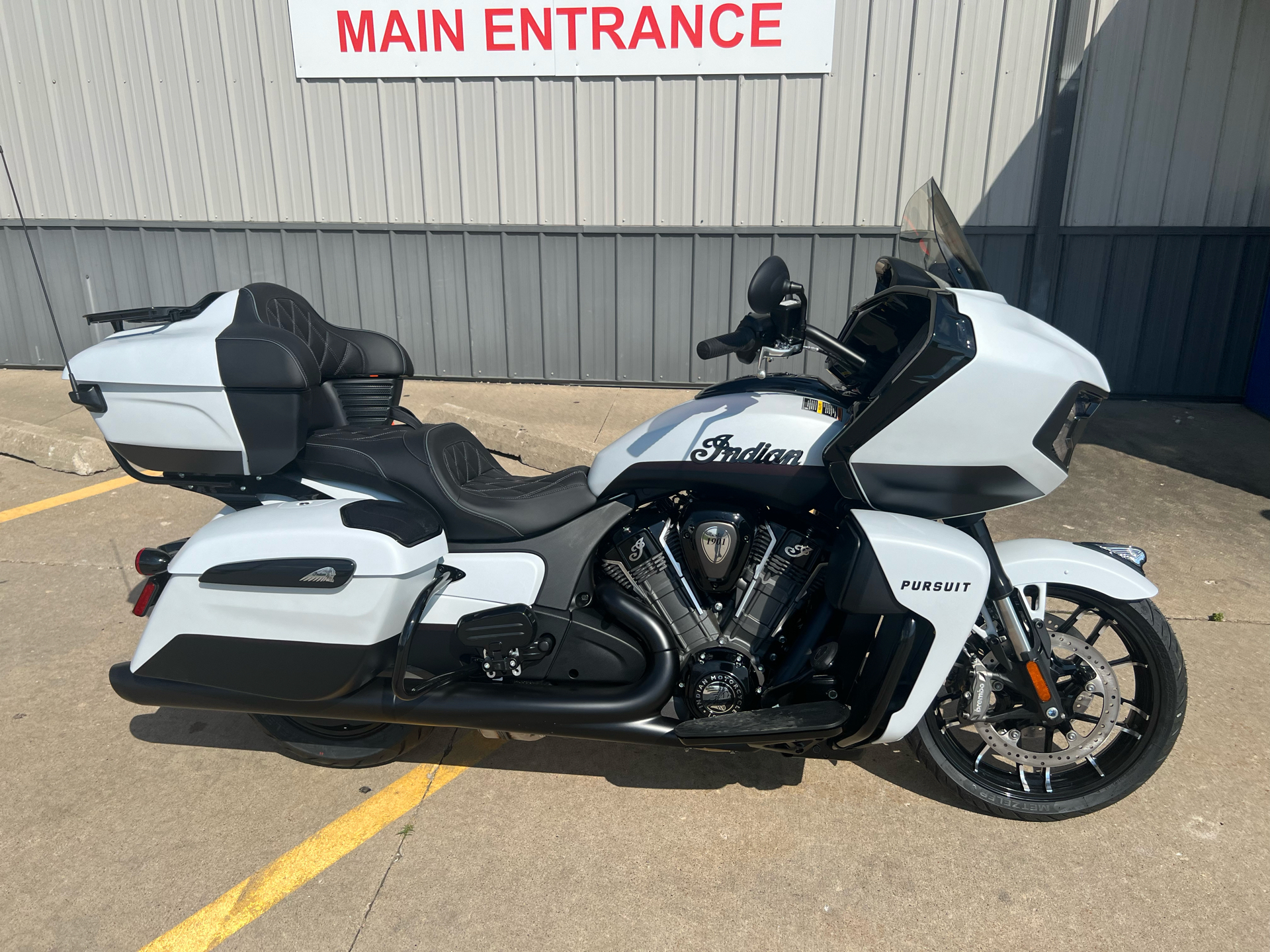 2024 Indian Motorcycle Pursuit® Dark Horse® Icon with PowerBand Audio Package in Ottumwa, Iowa - Photo 2